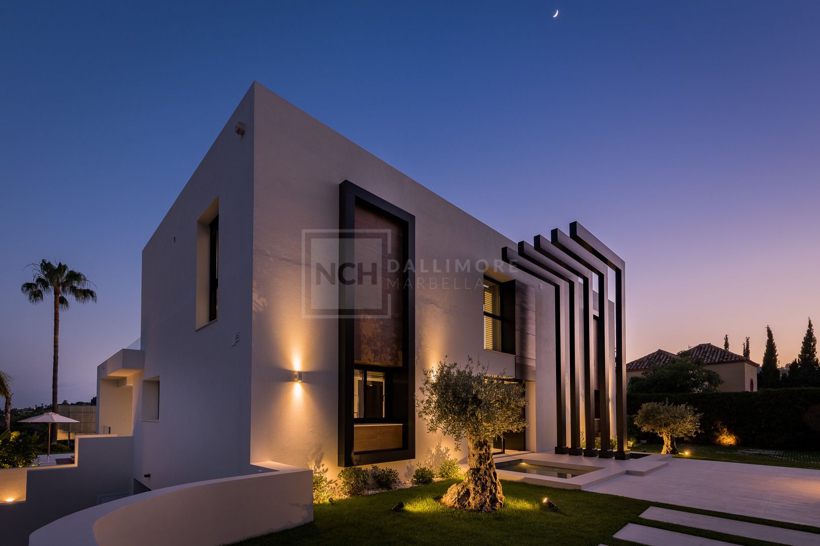 Elegant Villa with Exceptional Architecture on Los Naranjos Golf, Nueva Andalucia