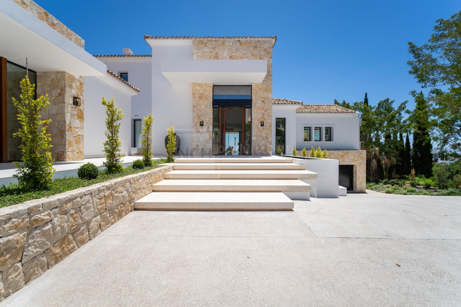 STUNNING NEW-BUILD VILLA AMARA 8 BEDROOM IN EL HERROJO