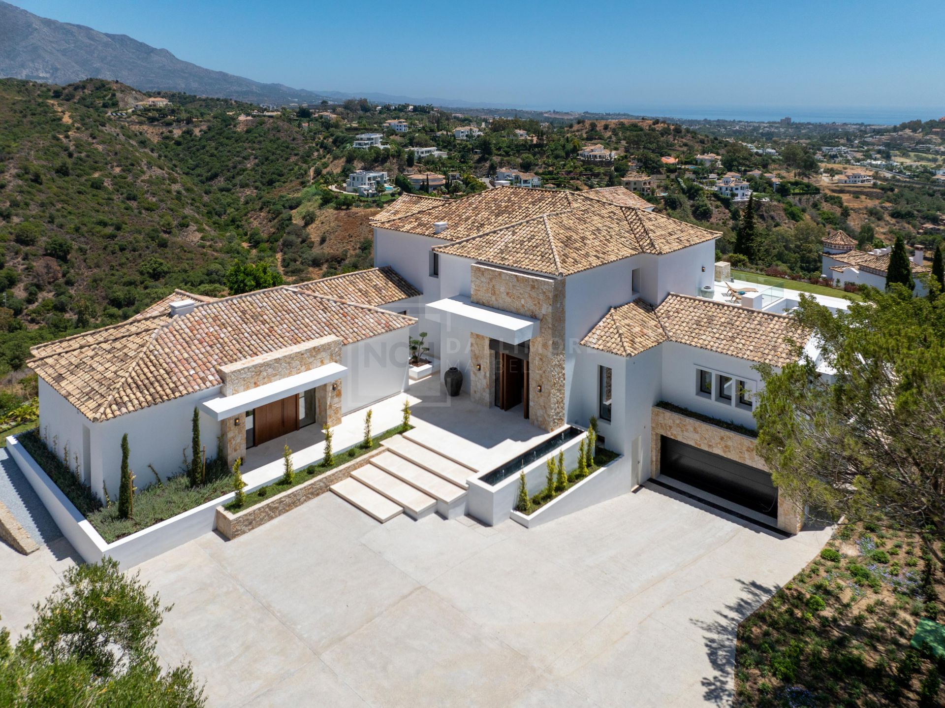 STUNNING NEW-BUILD VILLA AMARA 8 BEDROOM IN EL HERROJO