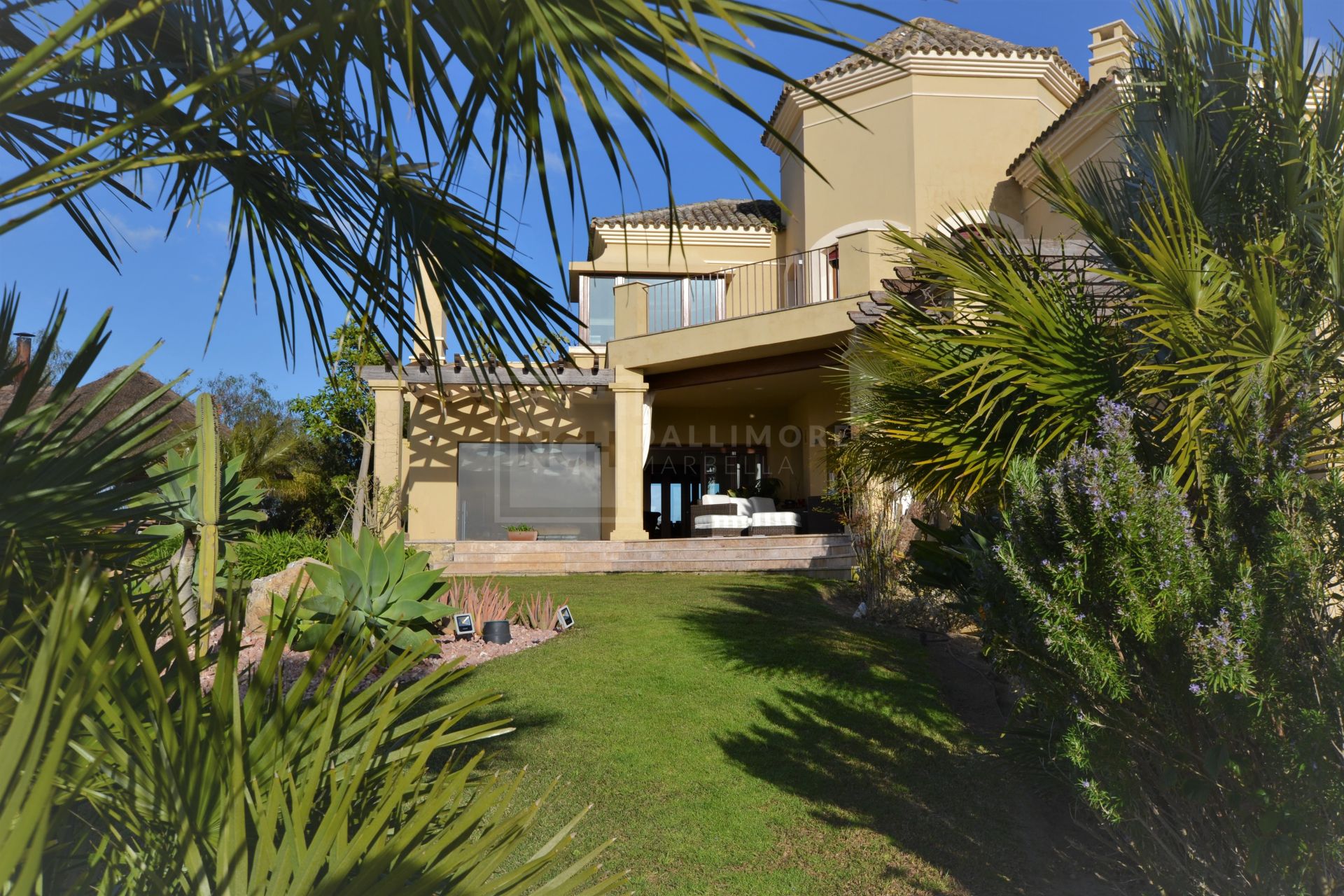 EXCEPTIONAL 1.100 M2 VILLA NEAR THE FAMOUS SPEED CIRCUIT OF JEREZ