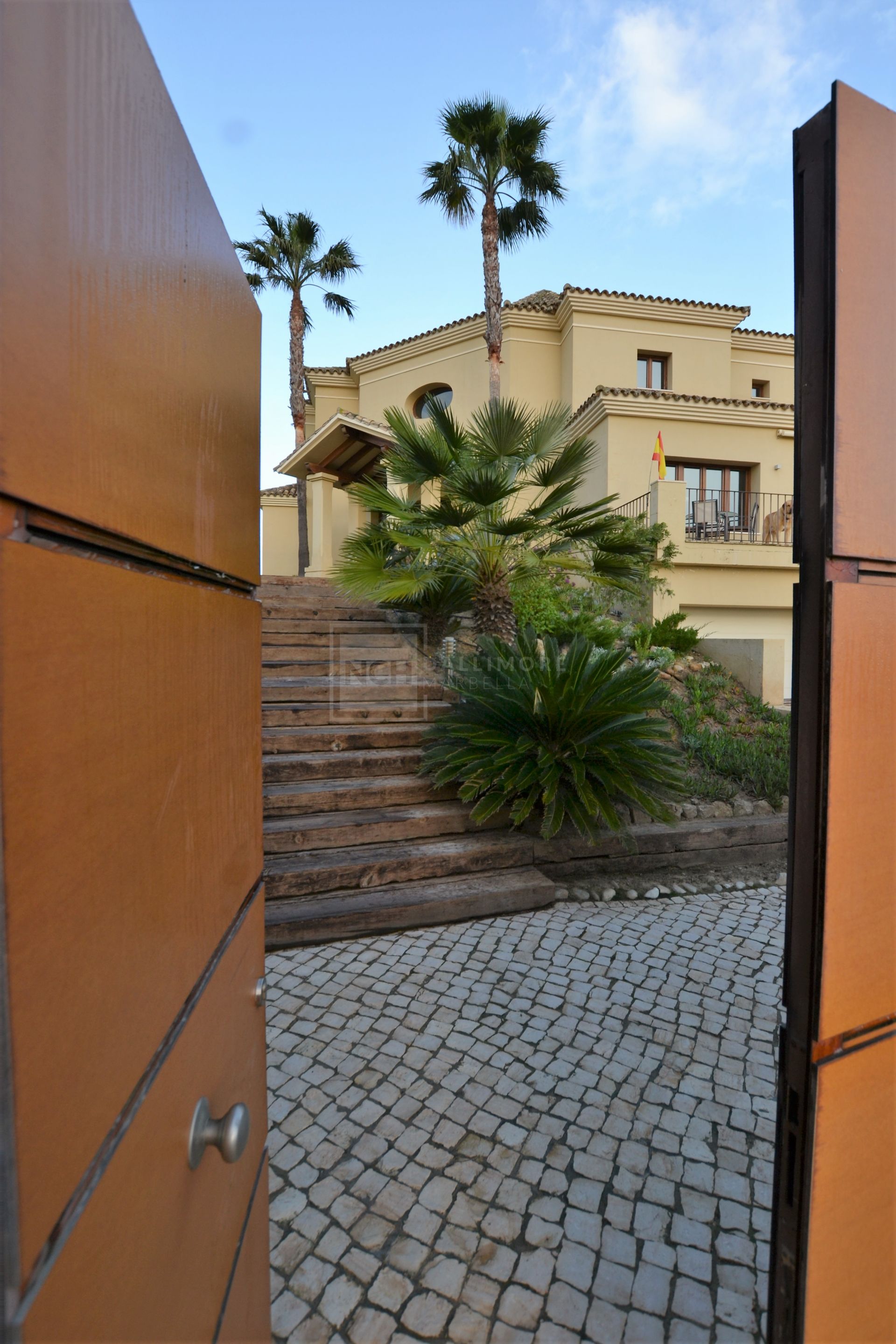 EXCEPTIONAL 1.100 M2 VILLA NEAR THE FAMOUS SPEED CIRCUIT OF JEREZ