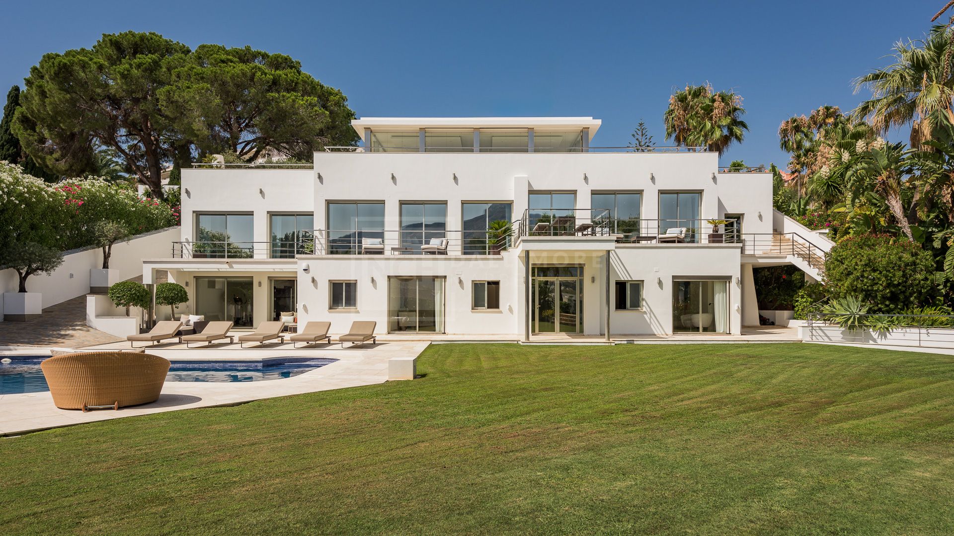 LUXURY VILLA LOCATED IN NUEVA ANDALUCIA MARBELLA