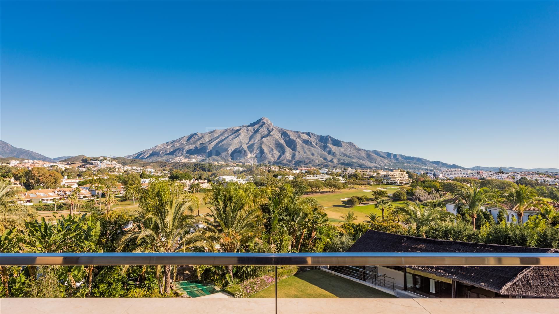 Villa de lujo en venta en Las Brisas, Nueva Andalucía, Marbella