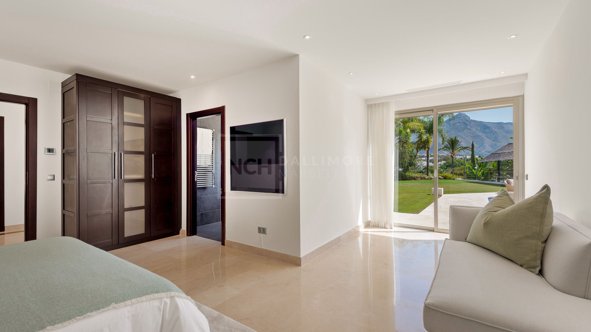 LUXURY VILLA LOCATED IN NUEVA ANDALUCIA MARBELLA