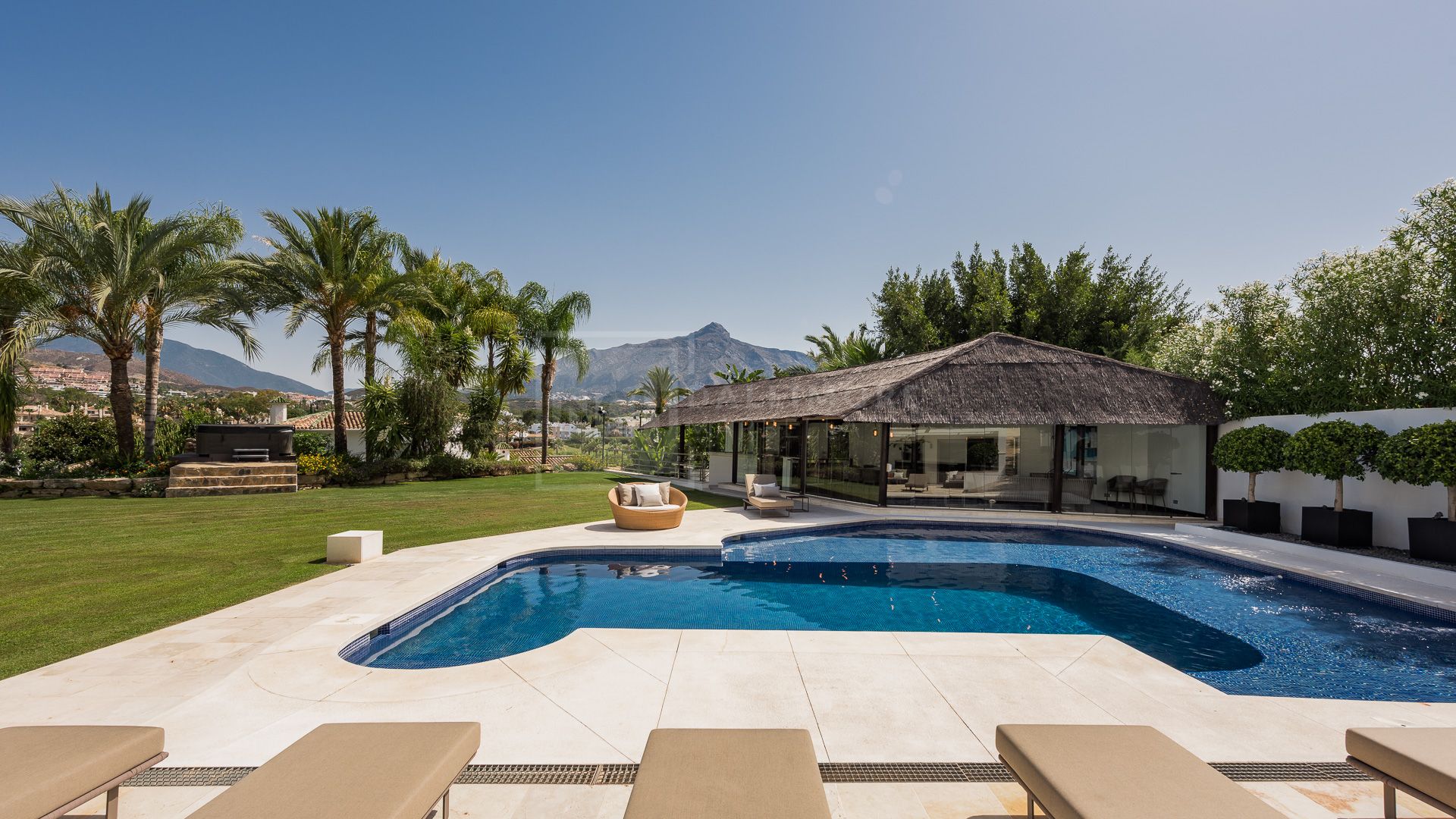 LUXURY VILLA LOCATED IN NUEVA ANDALUCIA MARBELLA