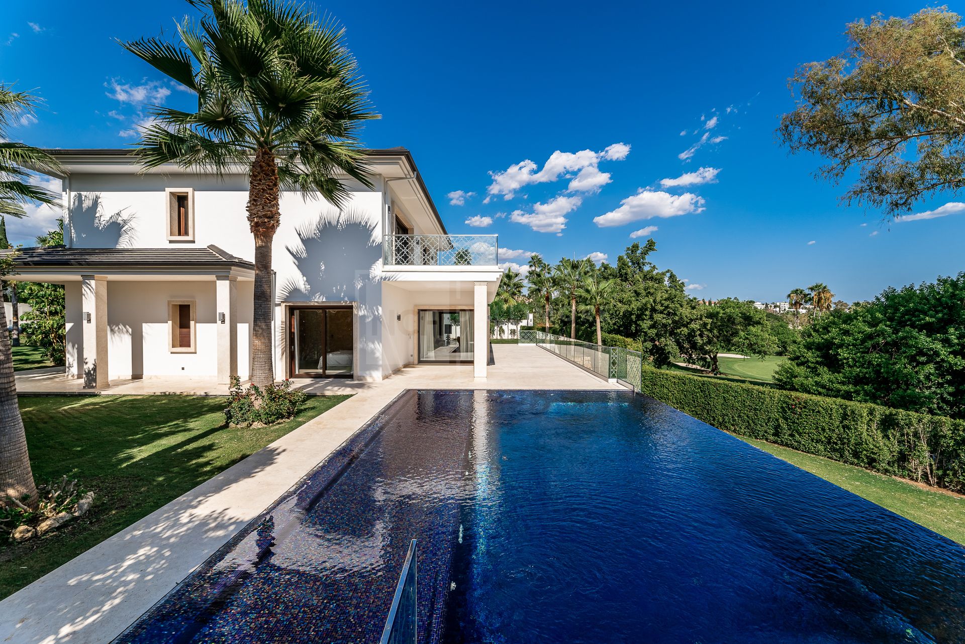 FRONT LINE GOLF VILLA LOCATED IN MARBELLA