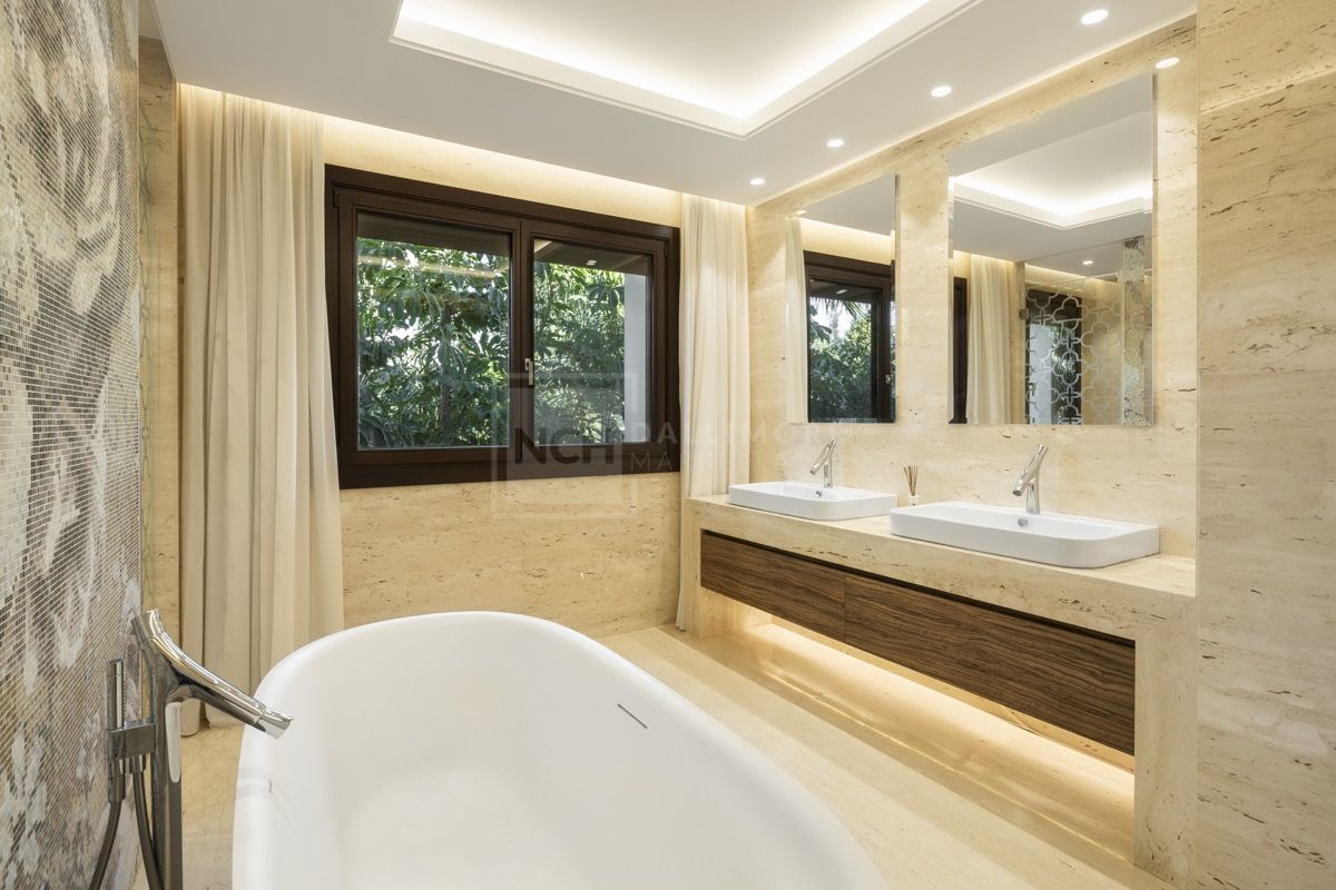 FRONT LINE GOLF VILLA LOCATED IN MARBELLA