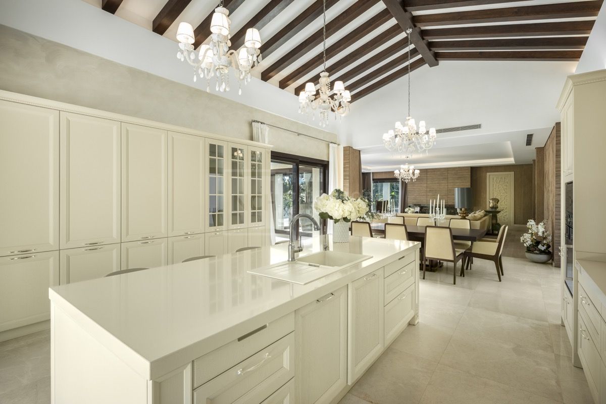 FRONT LINE GOLF VILLA LOCATED IN MARBELLA