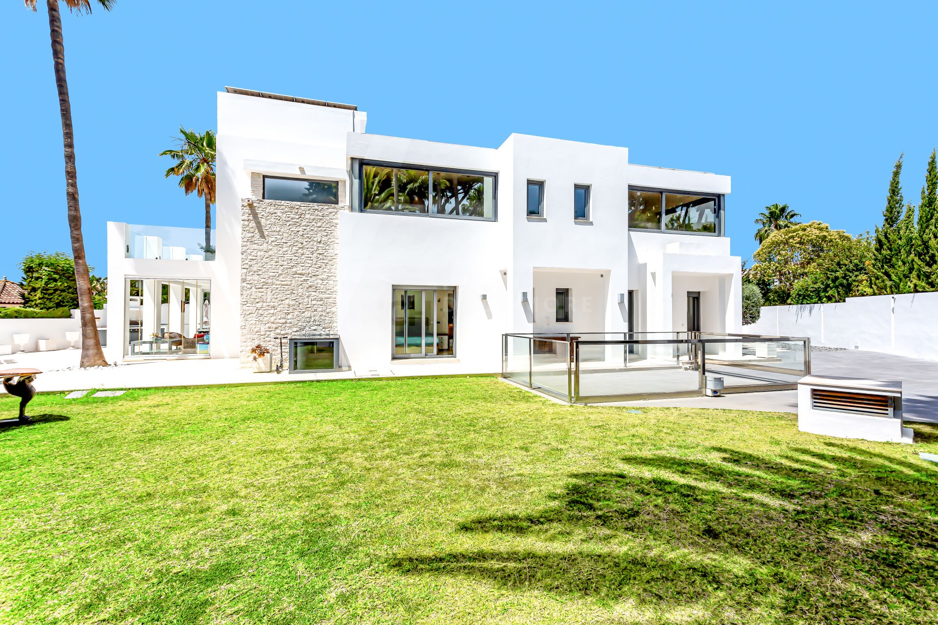 Villa de lujo con vistas al mar en La Carolina, Milla de Oro de Marbella