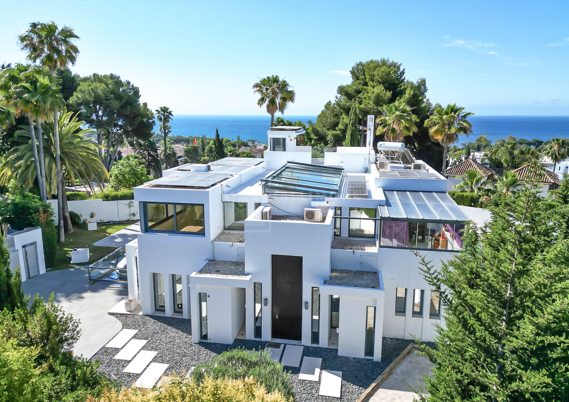 Villa de lujo con vistas al mar en La Carolina, Milla de Oro de Marbella