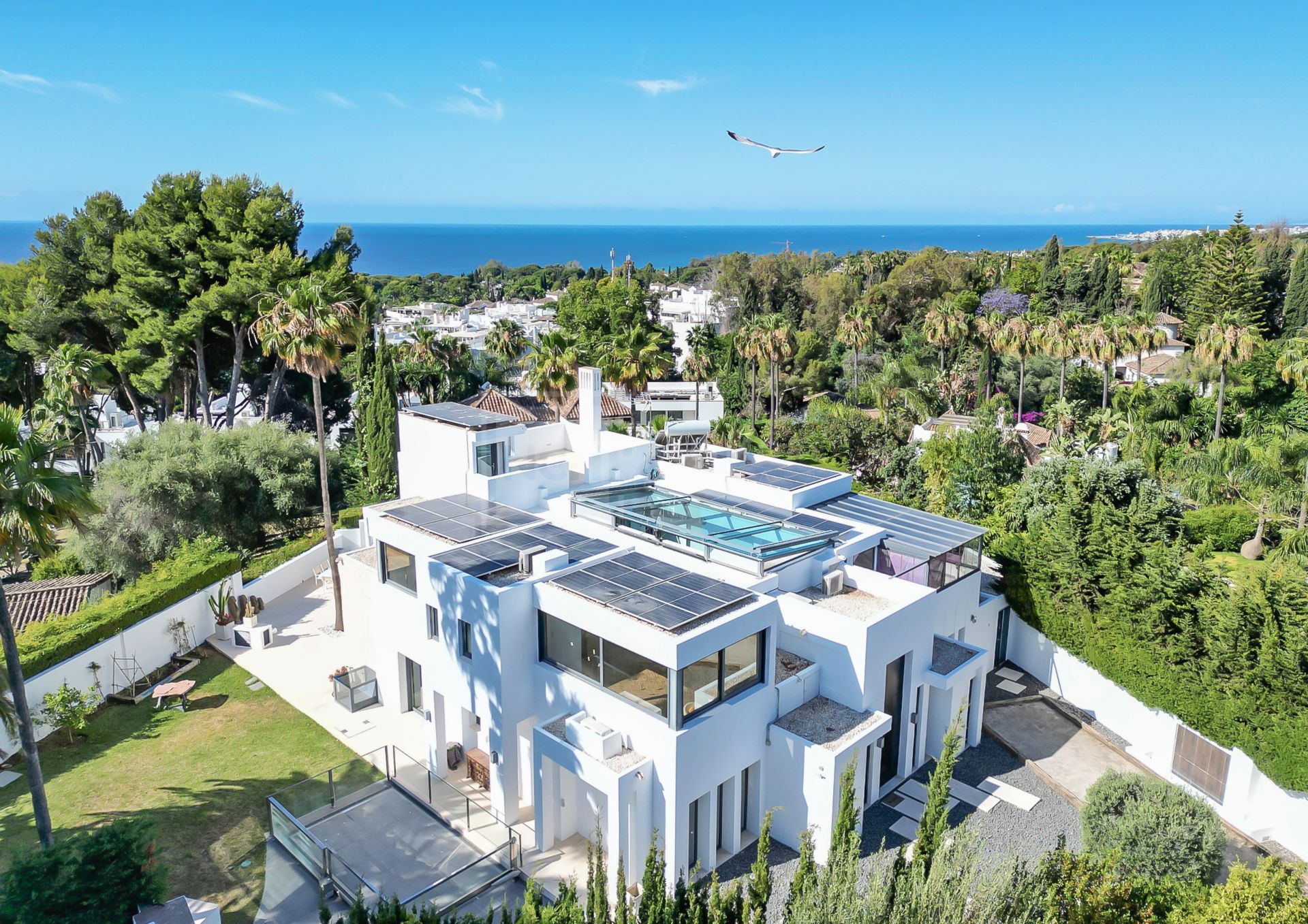 Villa de lujo con vistas al mar en La Carolina, Milla de Oro de Marbella