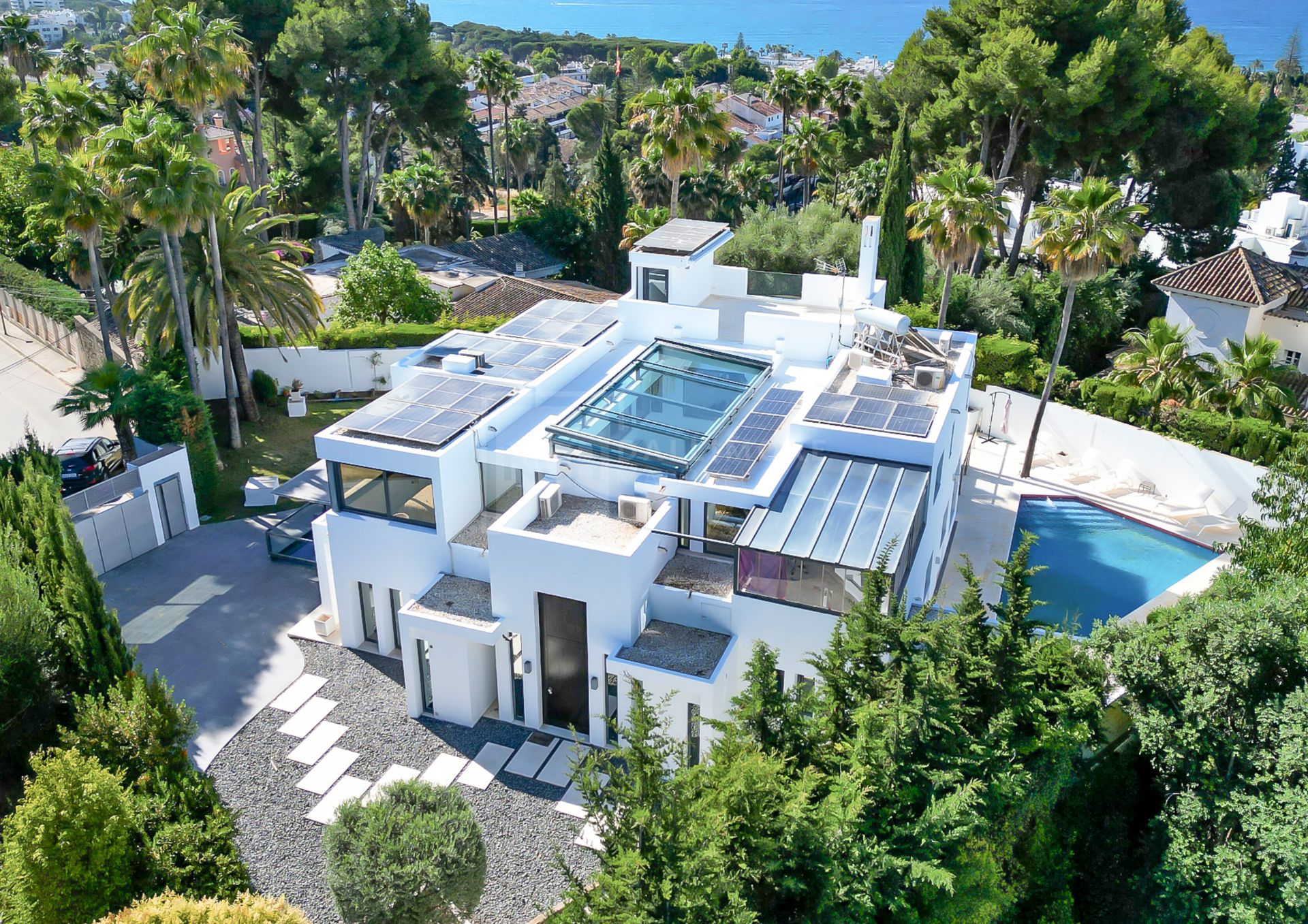 Villa de lujo con vistas al mar en La Carolina, Milla de Oro de Marbella