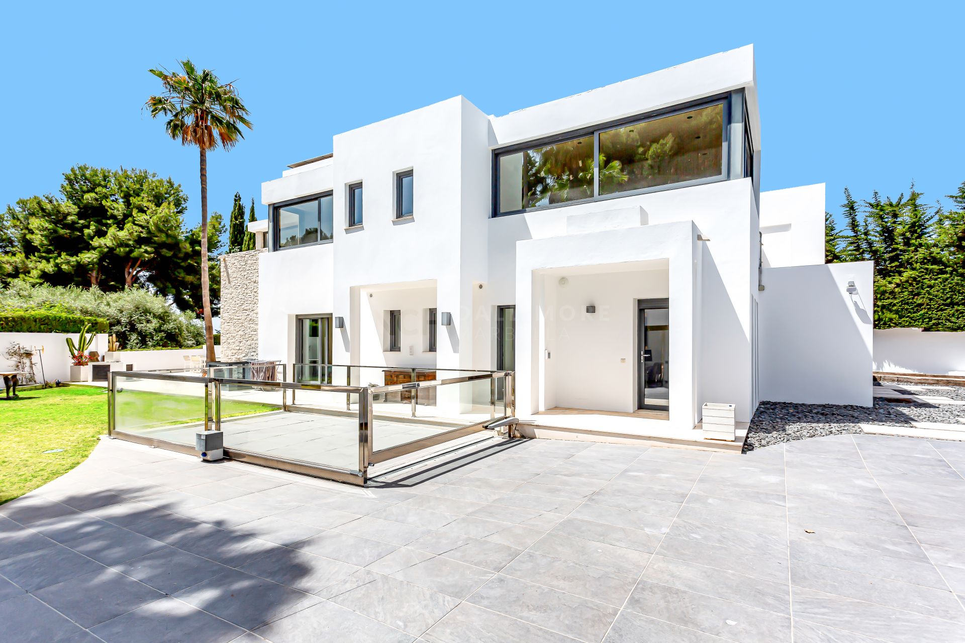 Villa de lujo con vistas al mar en La Carolina, Milla de Oro de Marbella