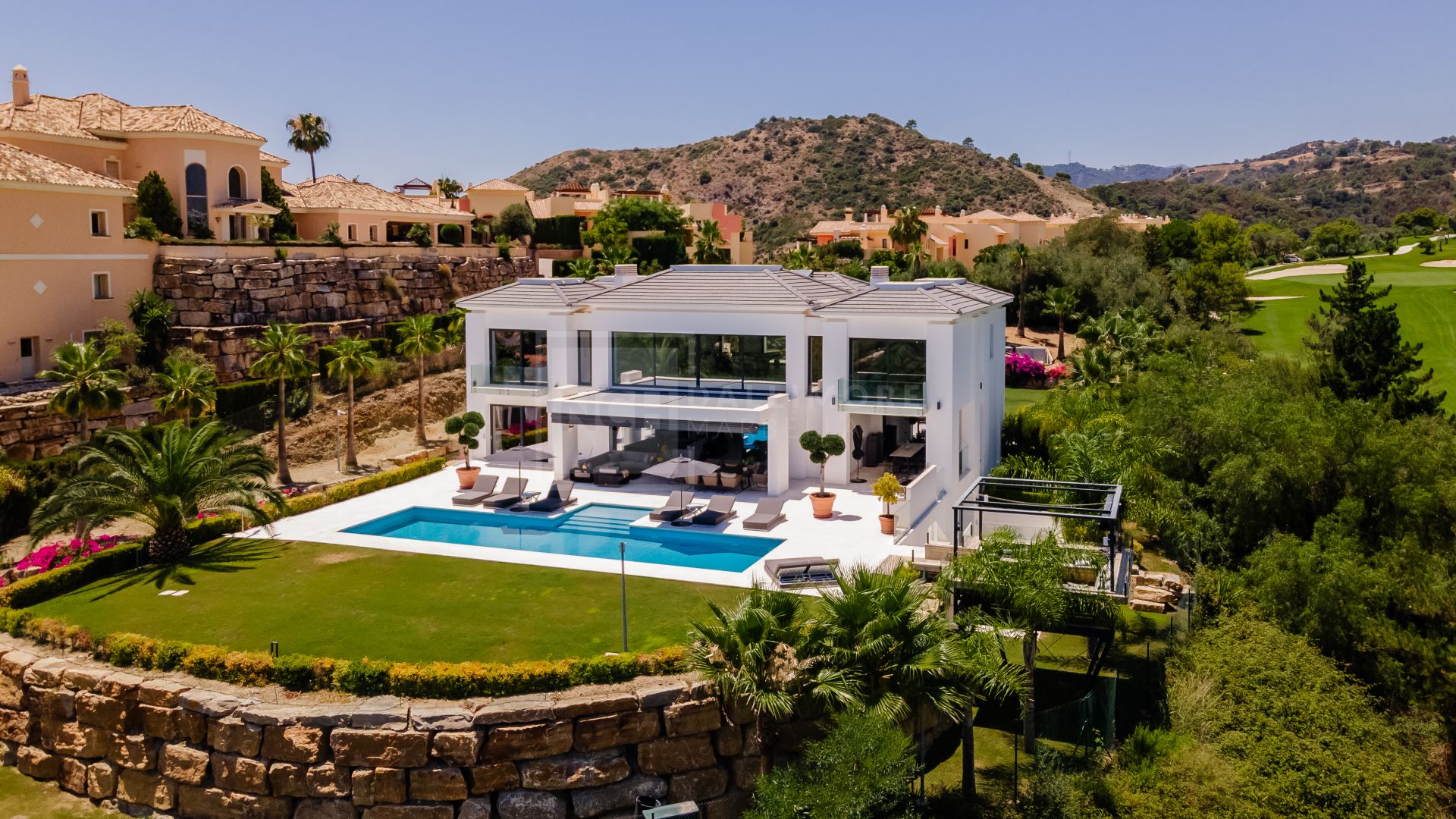 Villa en venta en Puerto del Almendro, Benahavis