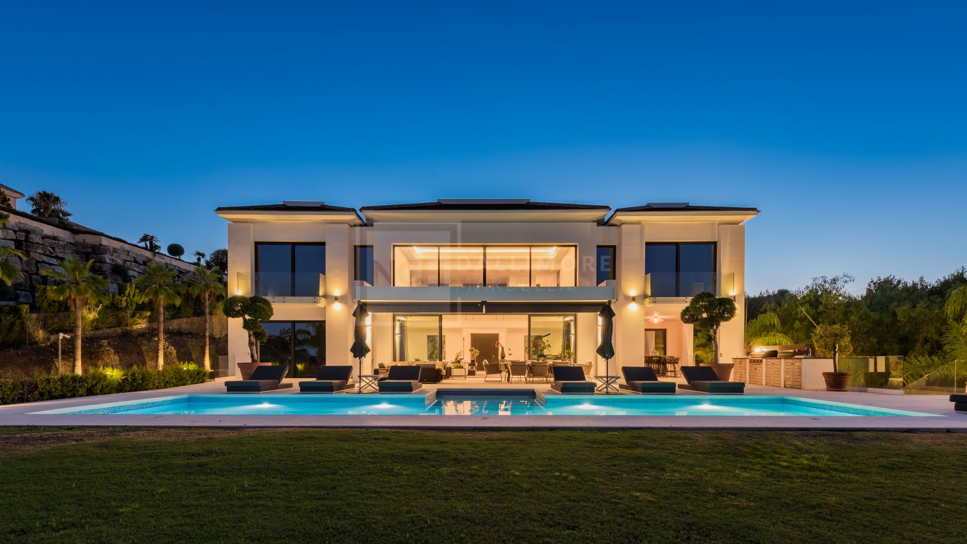 MODERN MANSION IN BENAHAVIS