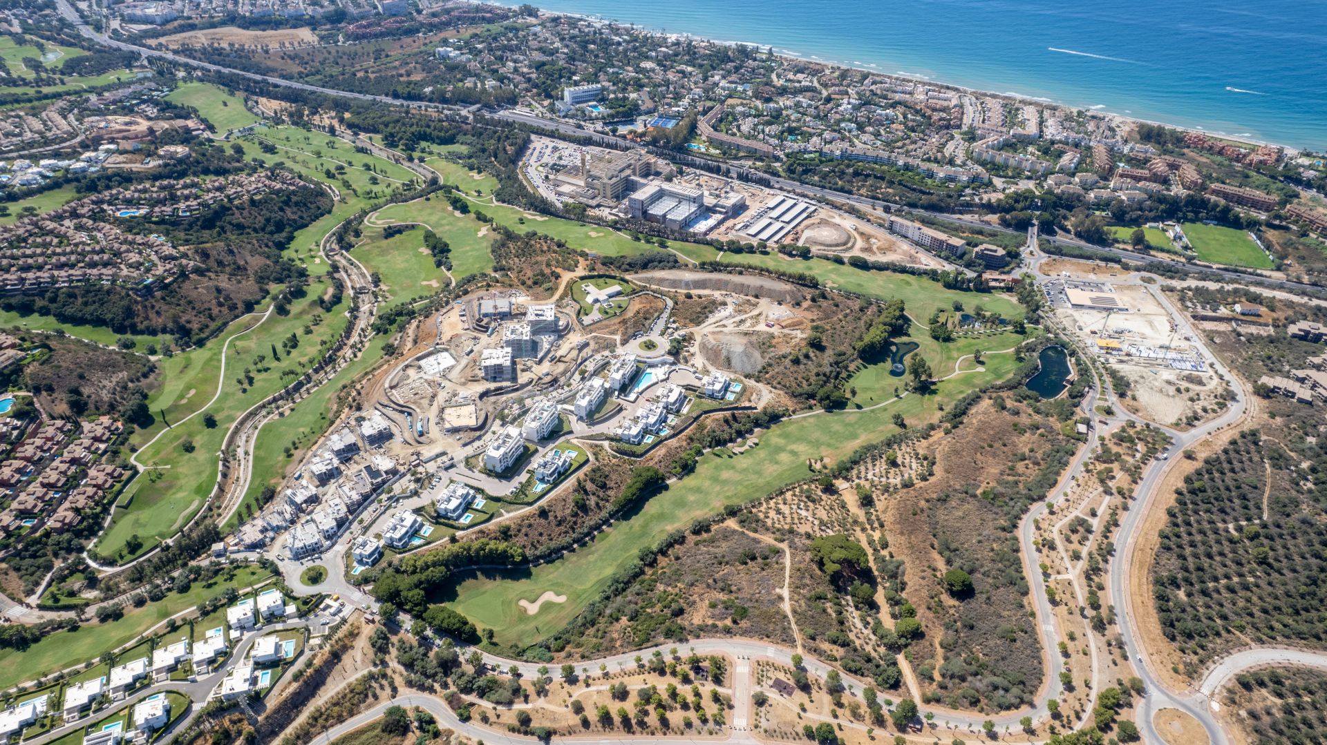 STUNNING BRAND NEW 4-BEDROOM CONTEMPORARY SEMI-DETACHED VILLA WITH SEA VIEWS EAST OF MARBELLA