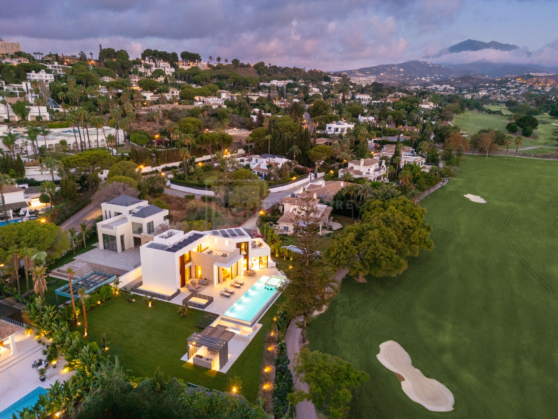 SPECTACULAR FRONT LINE GOLF MANSION IN MARBELLA