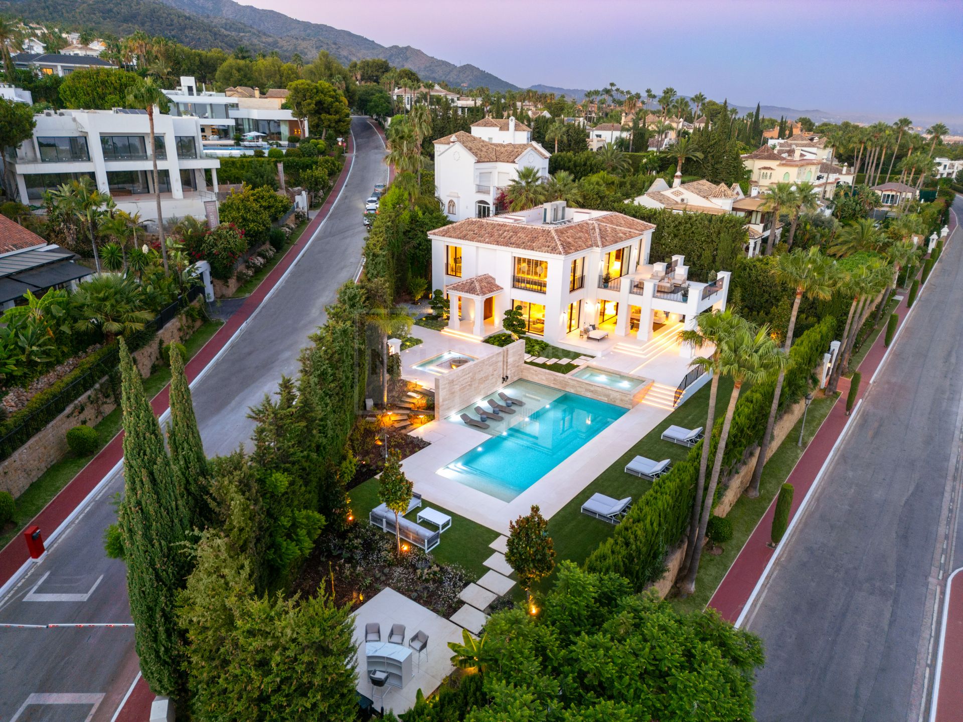 UNRIVALED LUXURY AND ELEGANCE: EXQUISITE VILLA WITH PANORAMIC SEA VIEWS IN SIERRA BLANCA