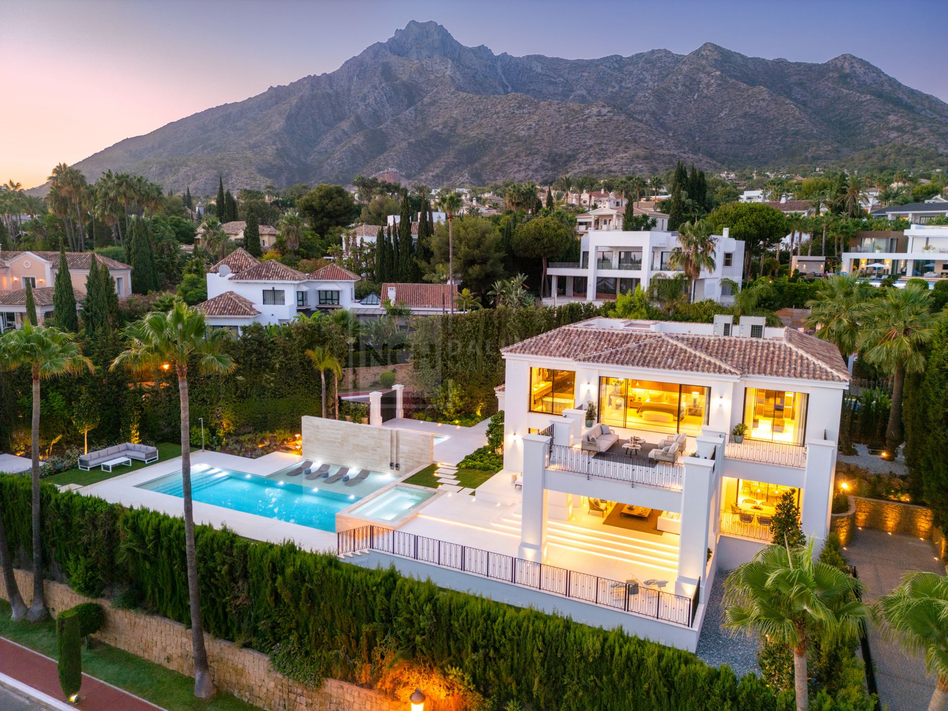 UNRIVALED LUXURY AND ELEGANCE: EXQUISITE VILLA WITH PANORAMIC SEA VIEWS IN SIERRA BLANCA