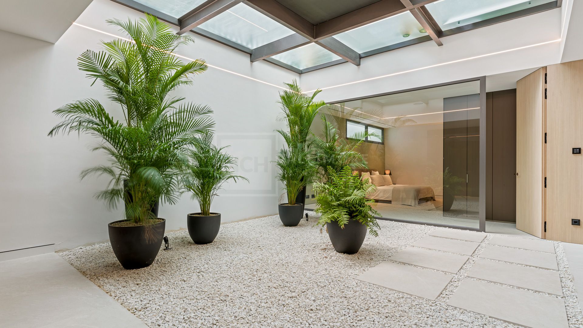 EXQUISITE CONTEMPORARY - VILLA ZERO - IN MARBELLA'S PRESTIGIOUS GOLDEN MILE