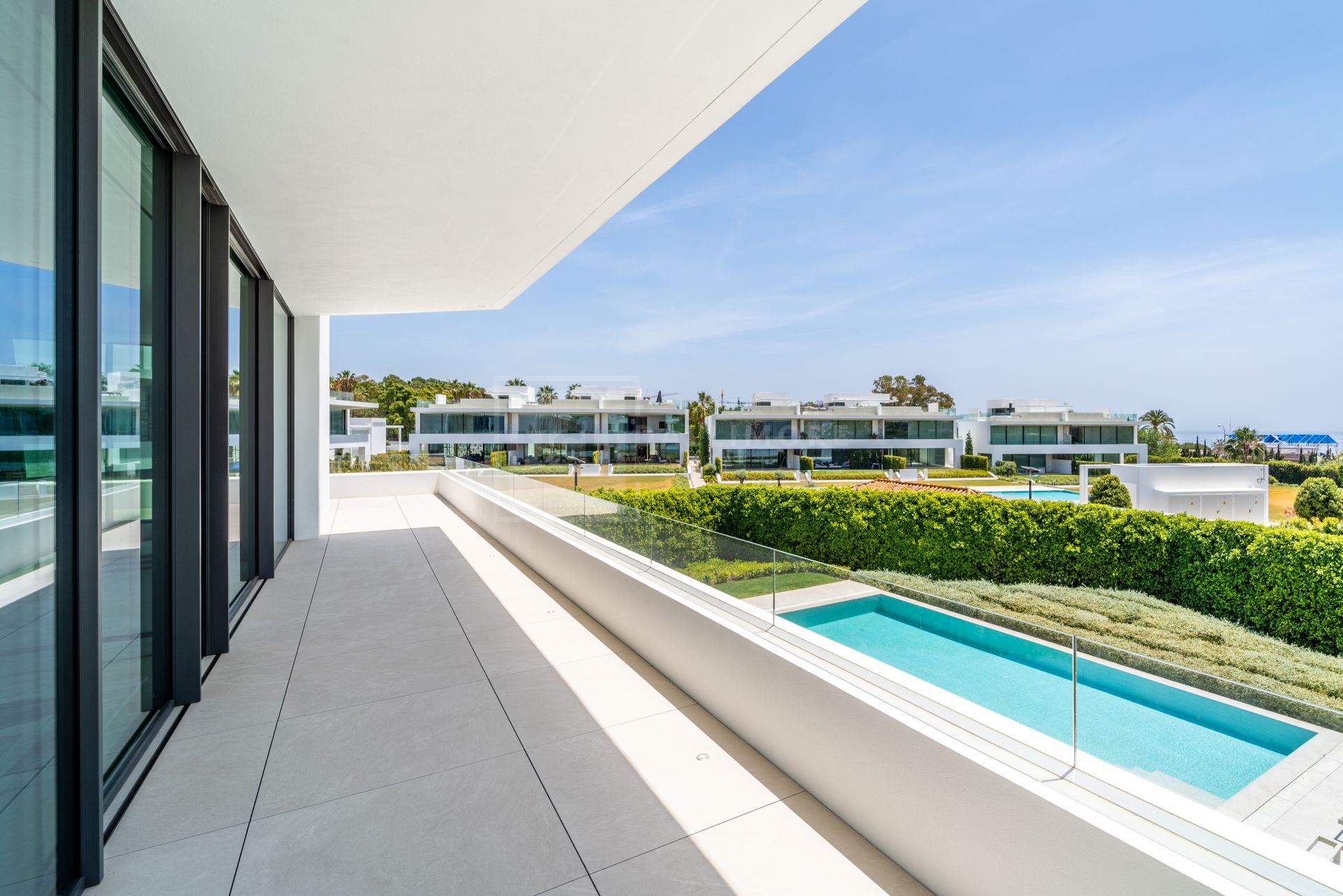 EXQUISITA VILLA CONTEMPORÁNEA - VILLA ZERO - EN LA PRESTIGIOSA MILLA DE ORO DE MARBELLA