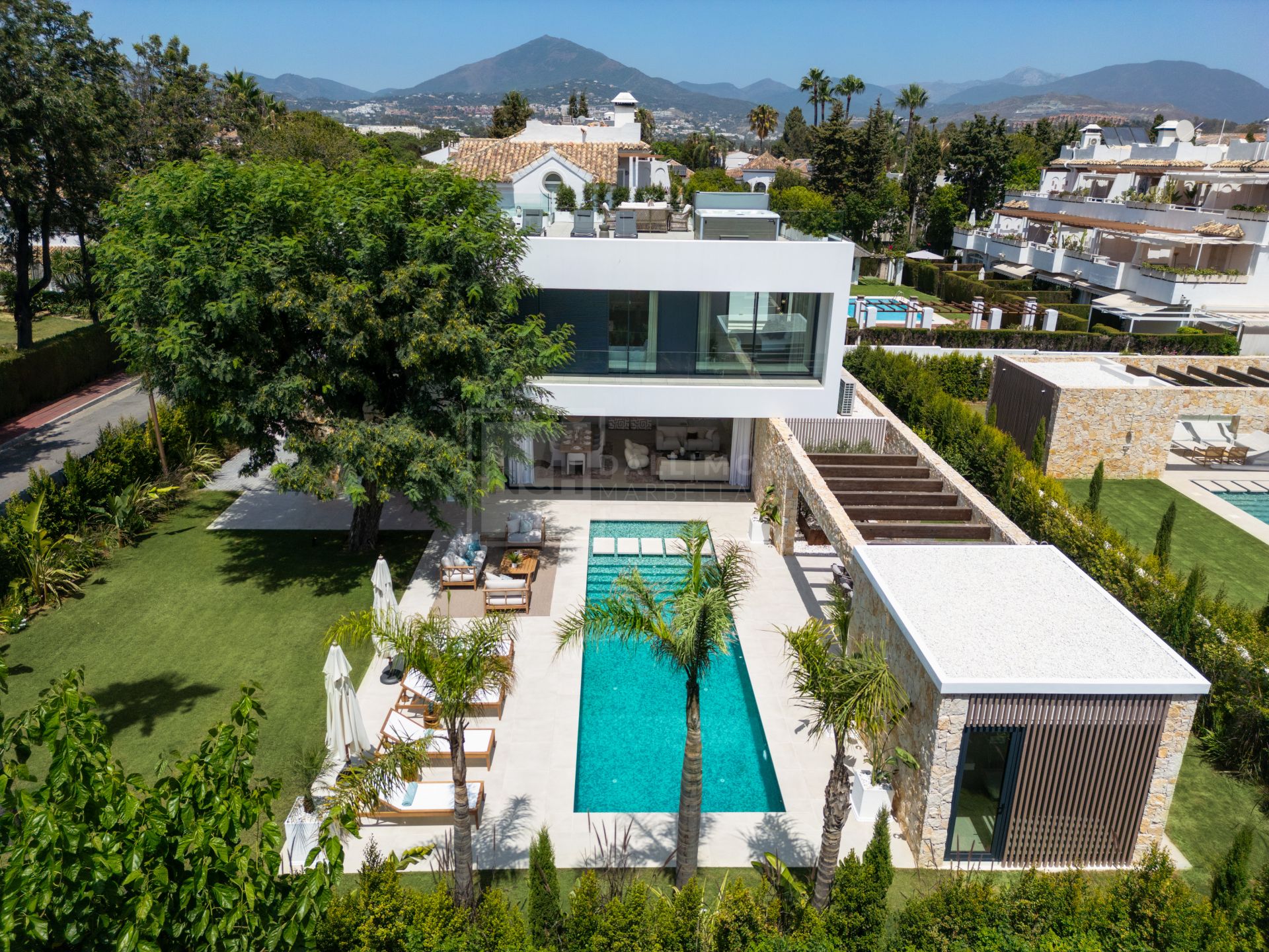 VIVE EL LUJO Y LA TRANQUILIDAD EN VILLA ALBA, TU REFUGIO EN MARBELLA