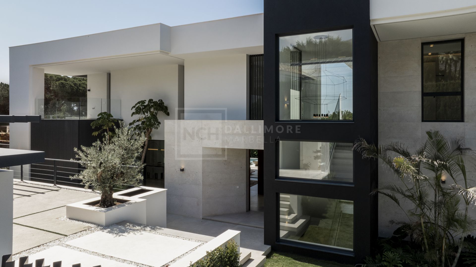 EXQUISITA VILLA DE NUEVA CONSTRUCCIÓN EN ROCÍO DE NAGÜELES