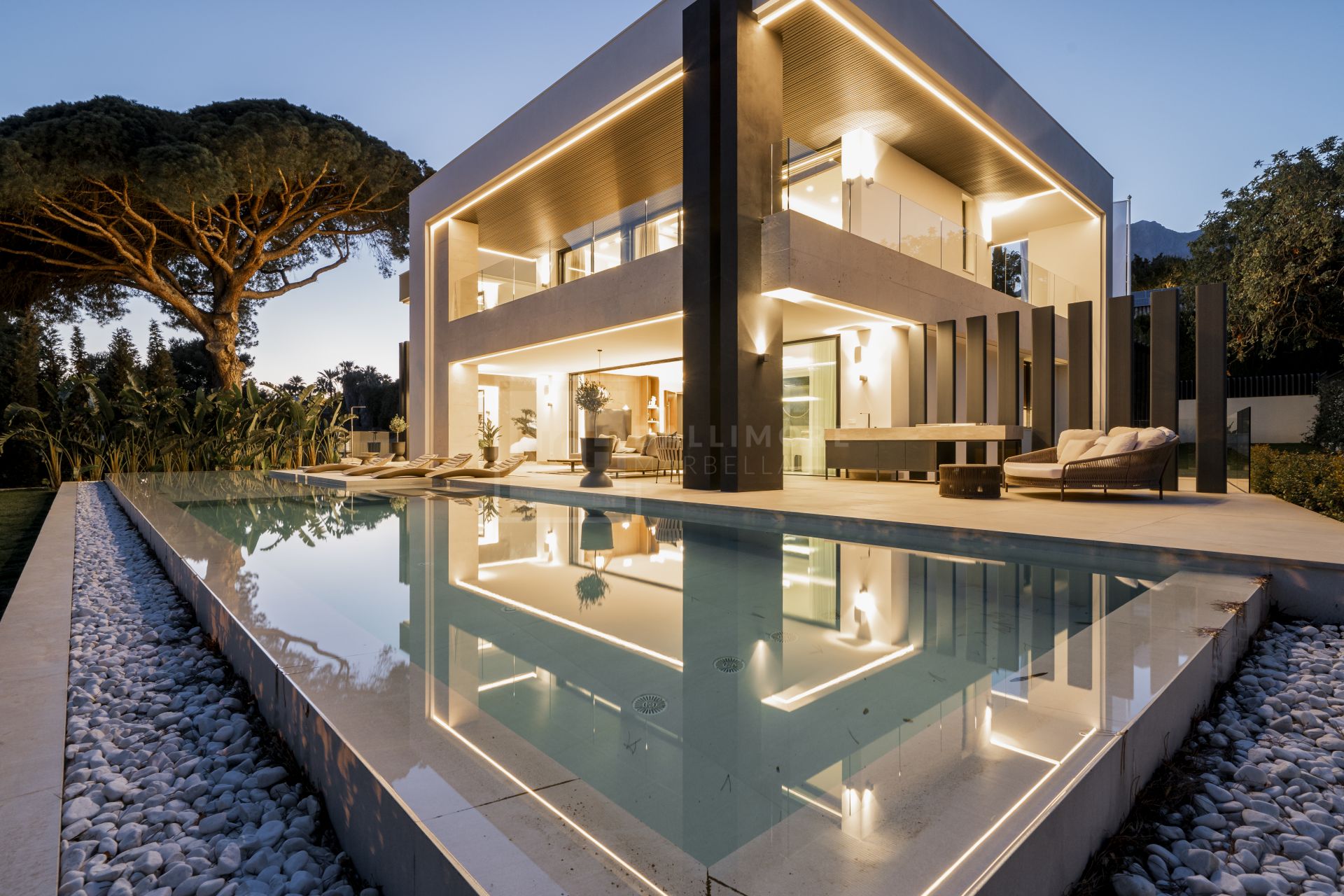 EXQUISITA VILLA DE NUEVA CONSTRUCCIÓN EN ROCÍO DE NAGÜELES