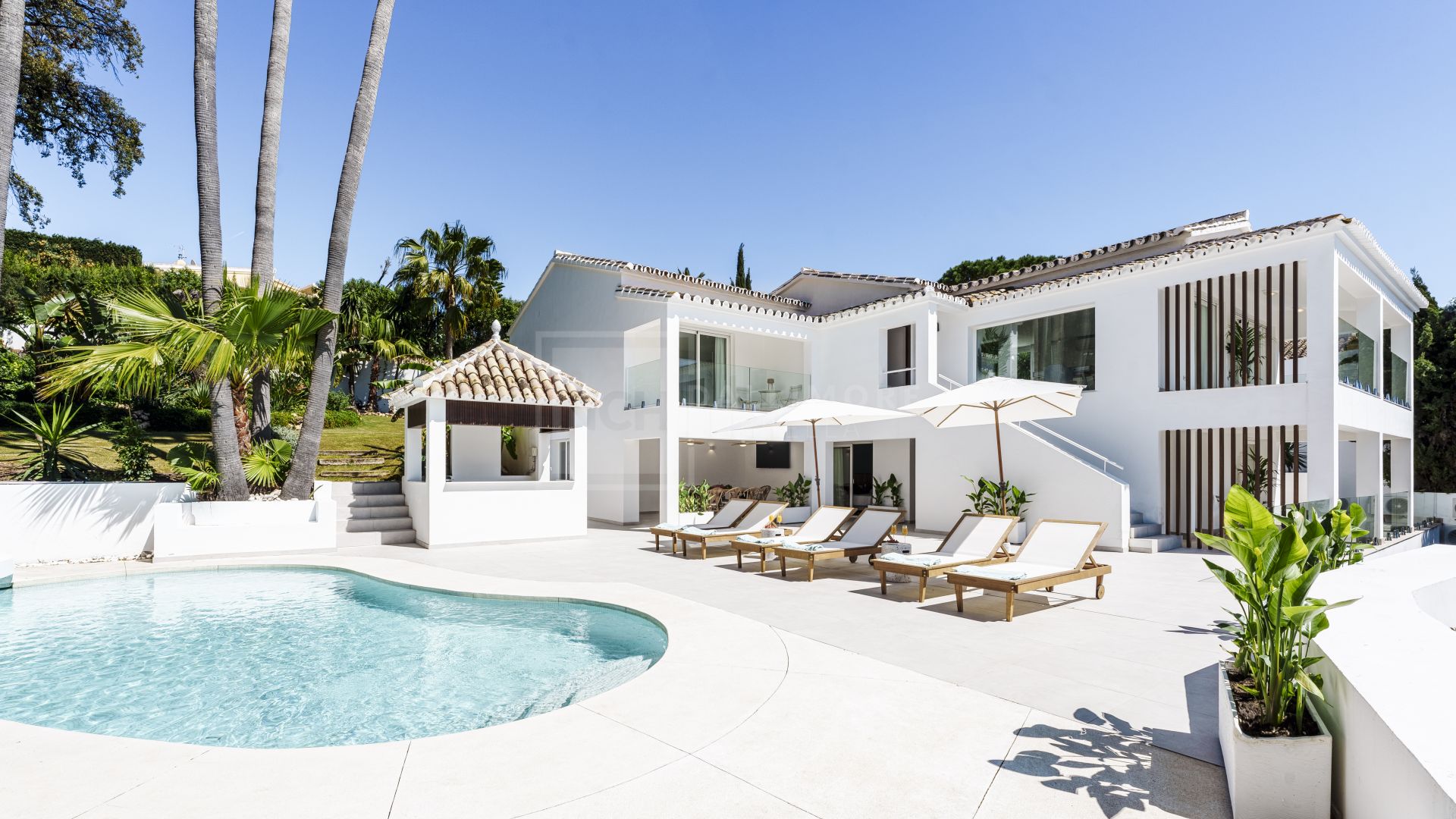 VILLA BELLEVUE - EXQUISITE 5 BEDROOM RESIDENCE IN EL ROSARIO MARBELLA EAST