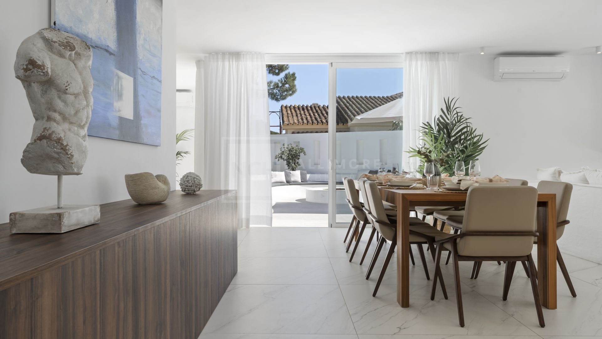 VILLA BELLEVUE - EXQUISITE 5 BEDROOM RESIDENCE IN EL ROSARIO MARBELLA EAST