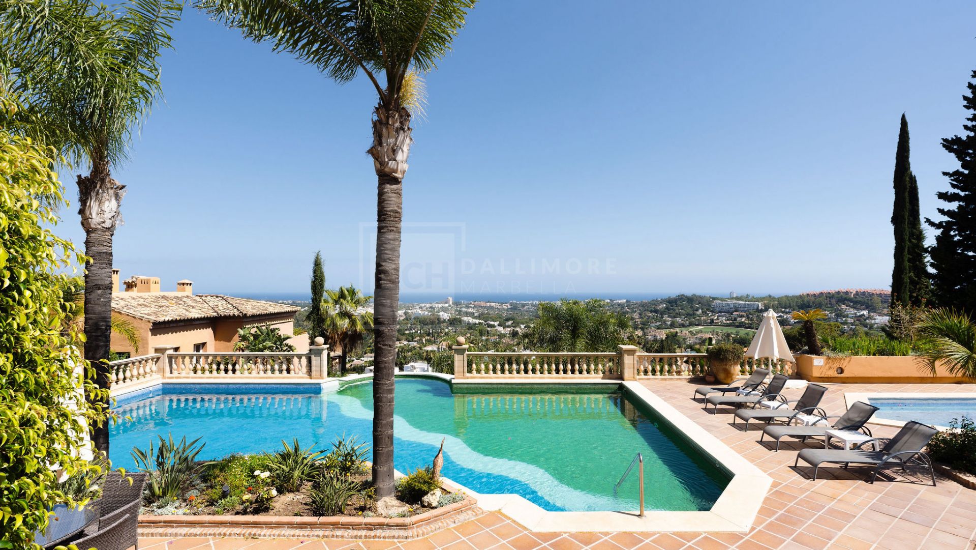 DISCOVER THE LUXURIOUS PENTHOUSE MIRA THAT COMBINES ANDALUSIAN CHARM AND CONTEMPORARY SOPHISTICATION IN NUEVA ANDALUCÍA