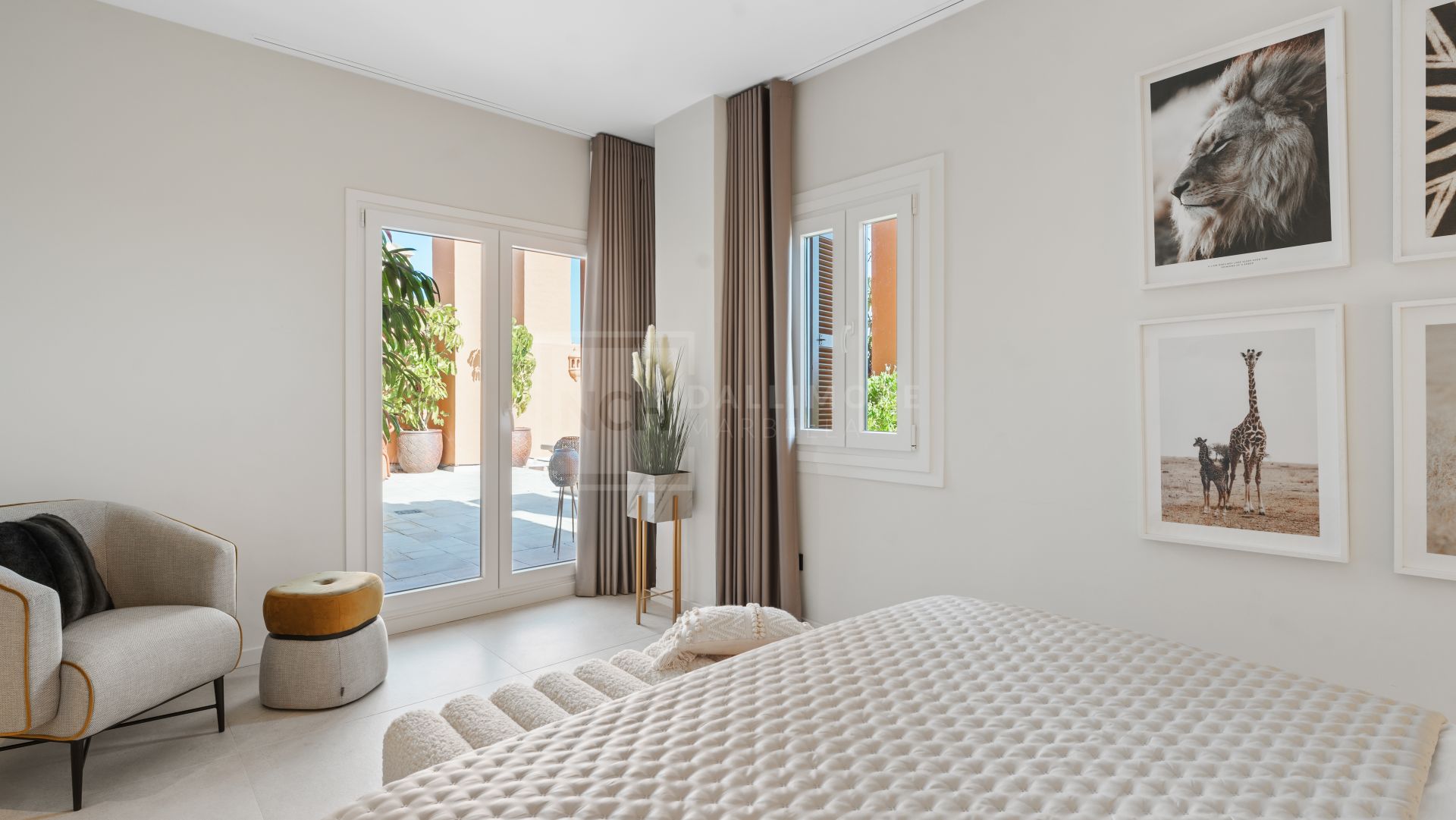 DISCOVER THE LUXURIOUS PENTHOUSE MIRA THAT COMBINES ANDALUSIAN CHARM AND CONTEMPORARY SOPHISTICATION IN NUEVA ANDALUCÍA