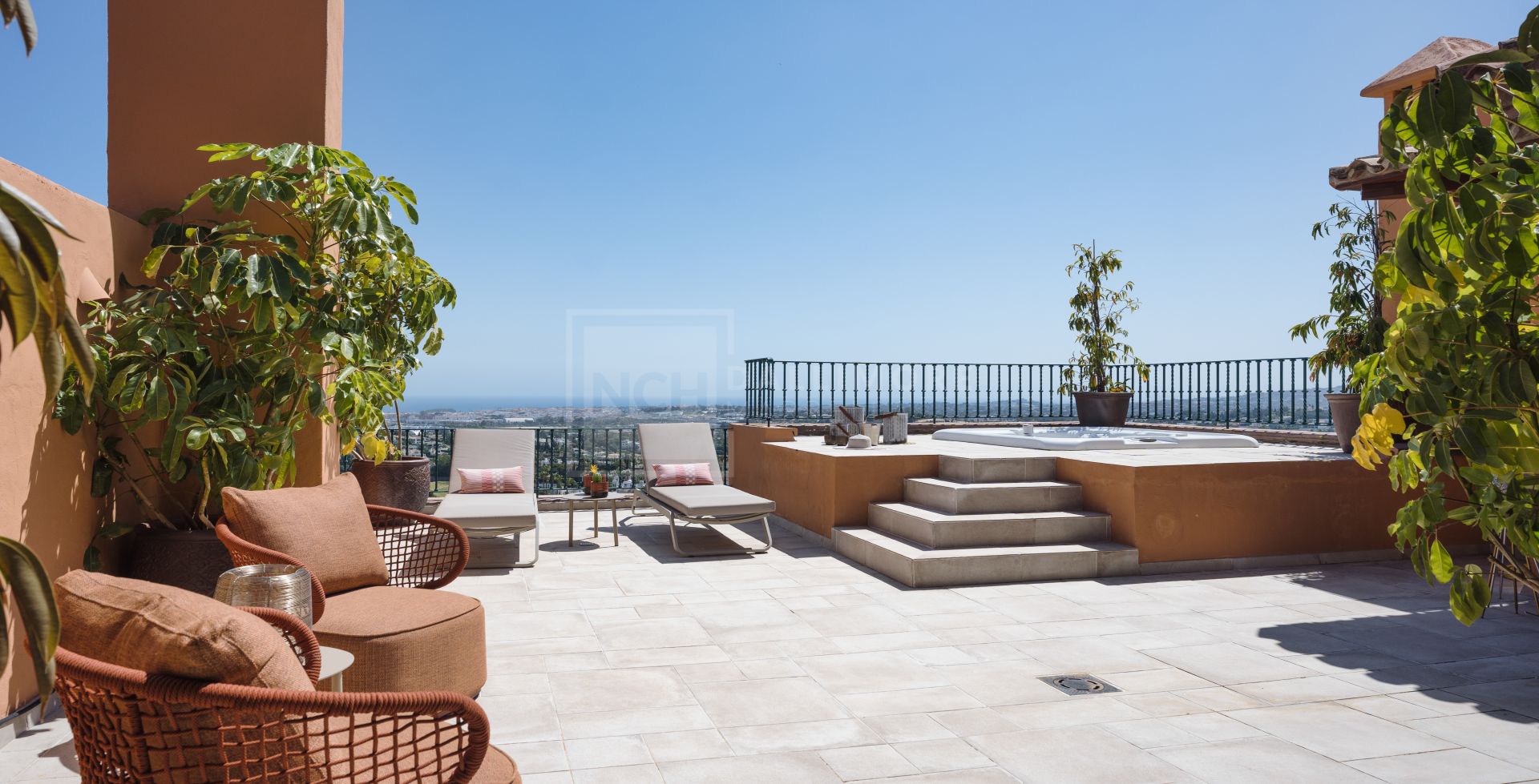 DISCOVER THE LUXURIOUS PENTHOUSE MIRA THAT COMBINES ANDALUSIAN CHARM AND CONTEMPORARY SOPHISTICATION IN NUEVA ANDALUCÍA