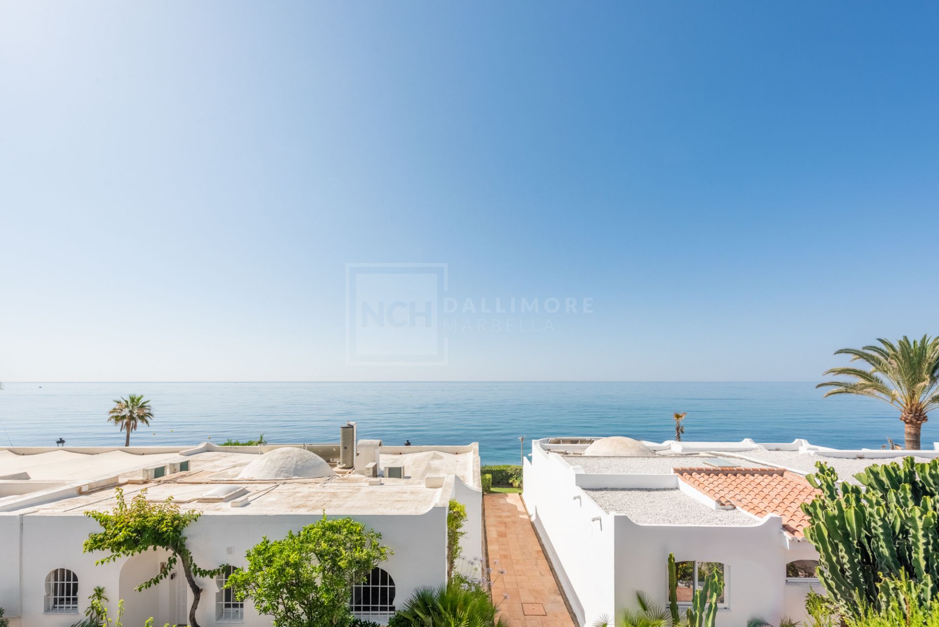 FRONT LINE BEACH BUNGALOW IN MARBELLA