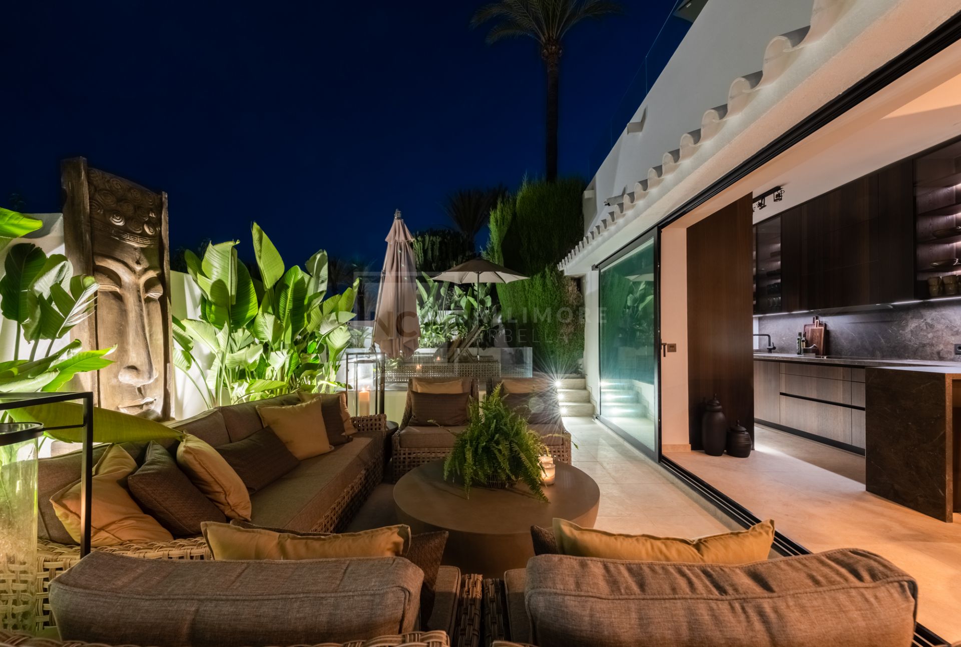 FRONT LINE BEACH BUNGALOW IN MARBELLA