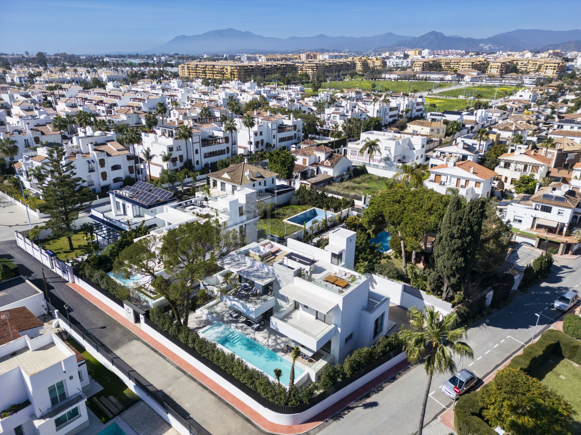 STEP INTO ELEGANCE: NEWLY-BUILT 5-BEDROOM VILLA NEAR THE BEACH IN CORTIJO BLANCO – A TRUE ICON OF MODERN LUXURY AND REFINED LIVING