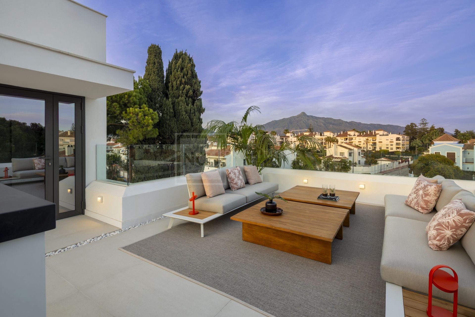 STEP INTO ELEGANCE: NEWLY-BUILT 5-BEDROOM VILLA NEAR THE BEACH IN CORTIJO BLANCO – A TRUE ICON OF MODERN LUXURY AND REFINED LIVING