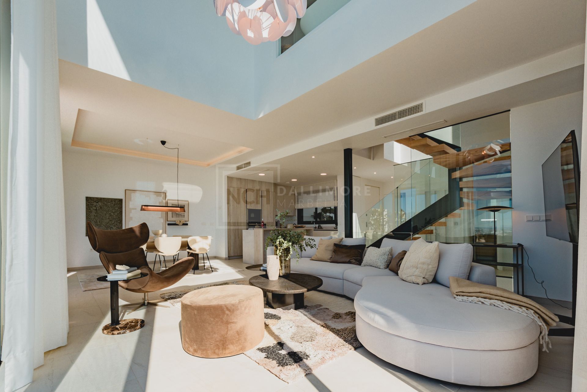 IMPRESIONANTES VILLAS ADOSADAS DE 4 Y 5 DORMITORIOS CON PISCINAS PRIVADAS Y VISTAS AL MAR EN MARBELLA ESTE