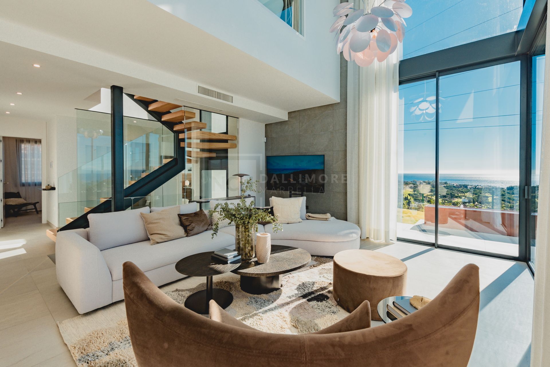 IMPRESIONANTES VILLAS ADOSADAS DE 4 Y 5 DORMITORIOS CON PISCINAS PRIVADAS Y VISTAS AL MAR EN MARBELLA ESTE