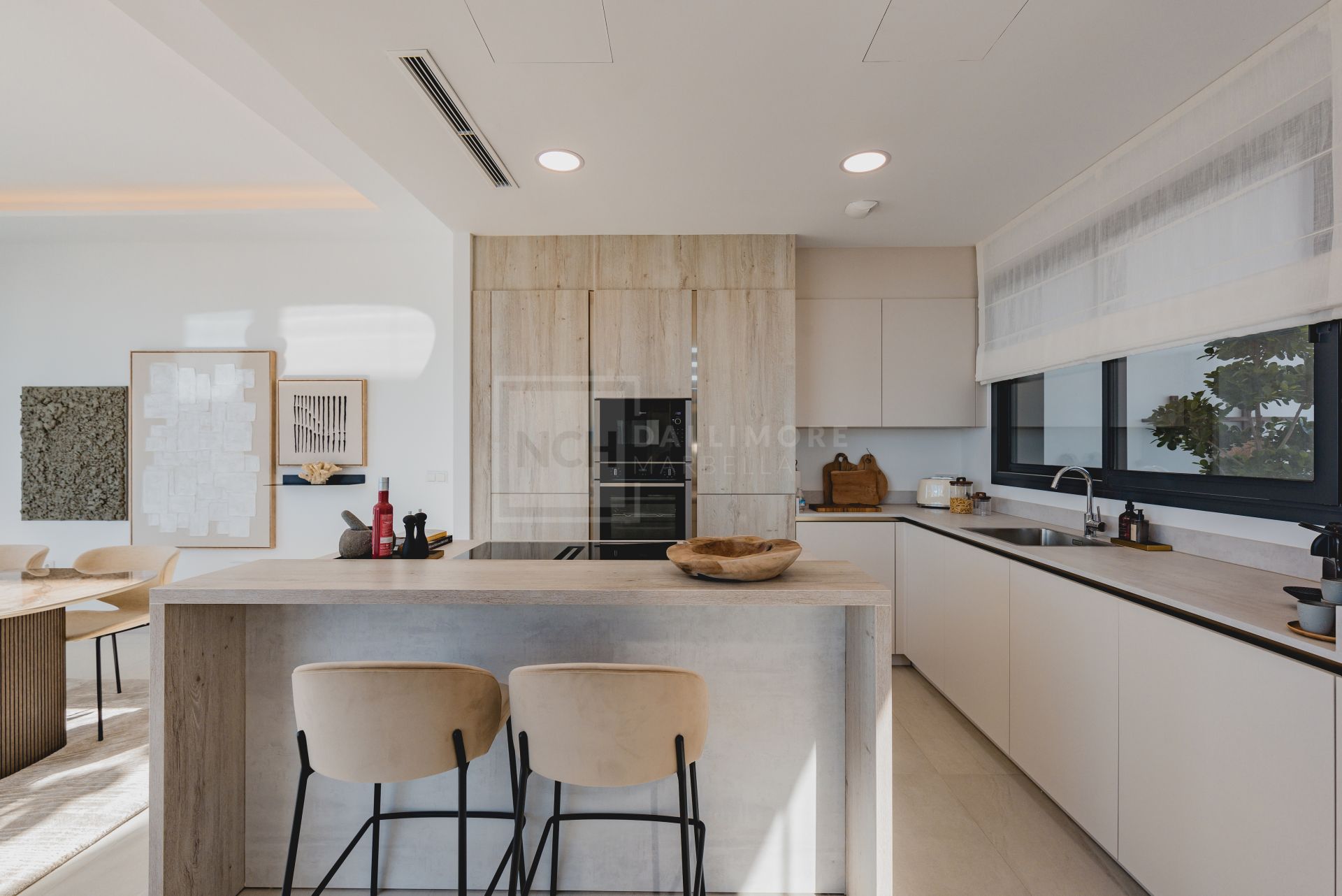 IMPRESIONANTES VILLAS ADOSADAS DE 4 Y 5 DORMITORIOS CON PISCINAS PRIVADAS Y VISTAS AL MAR EN MARBELLA ESTE