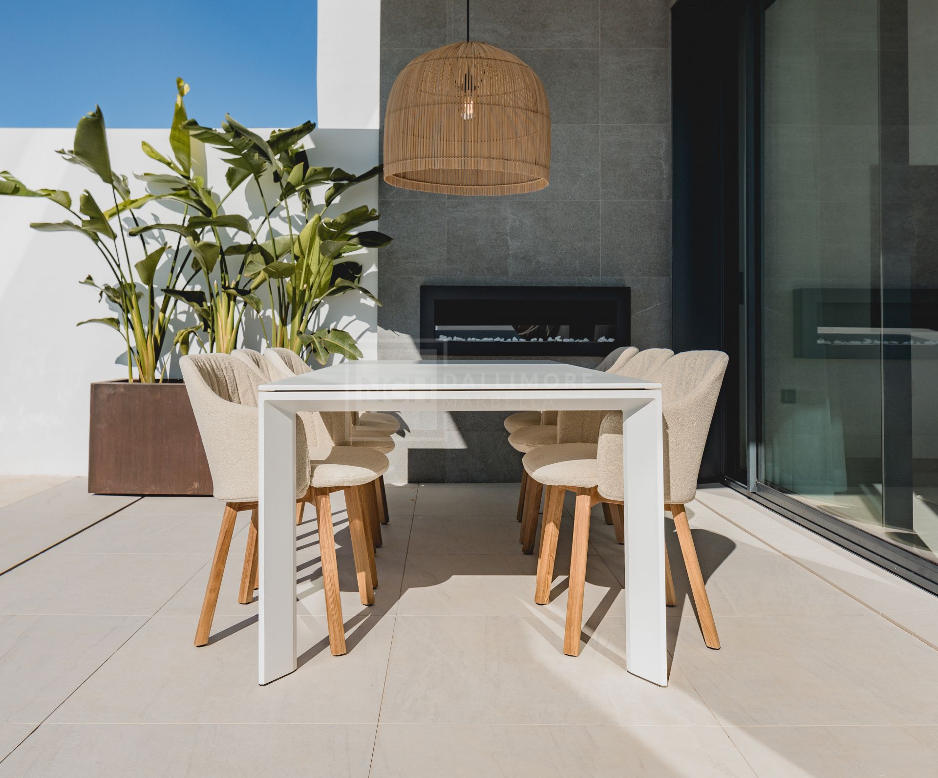 IMPRESIONANTES VILLAS ADOSADAS DE 4 Y 5 DORMITORIOS CON PISCINAS PRIVADAS Y VISTAS AL MAR EN MARBELLA ESTE