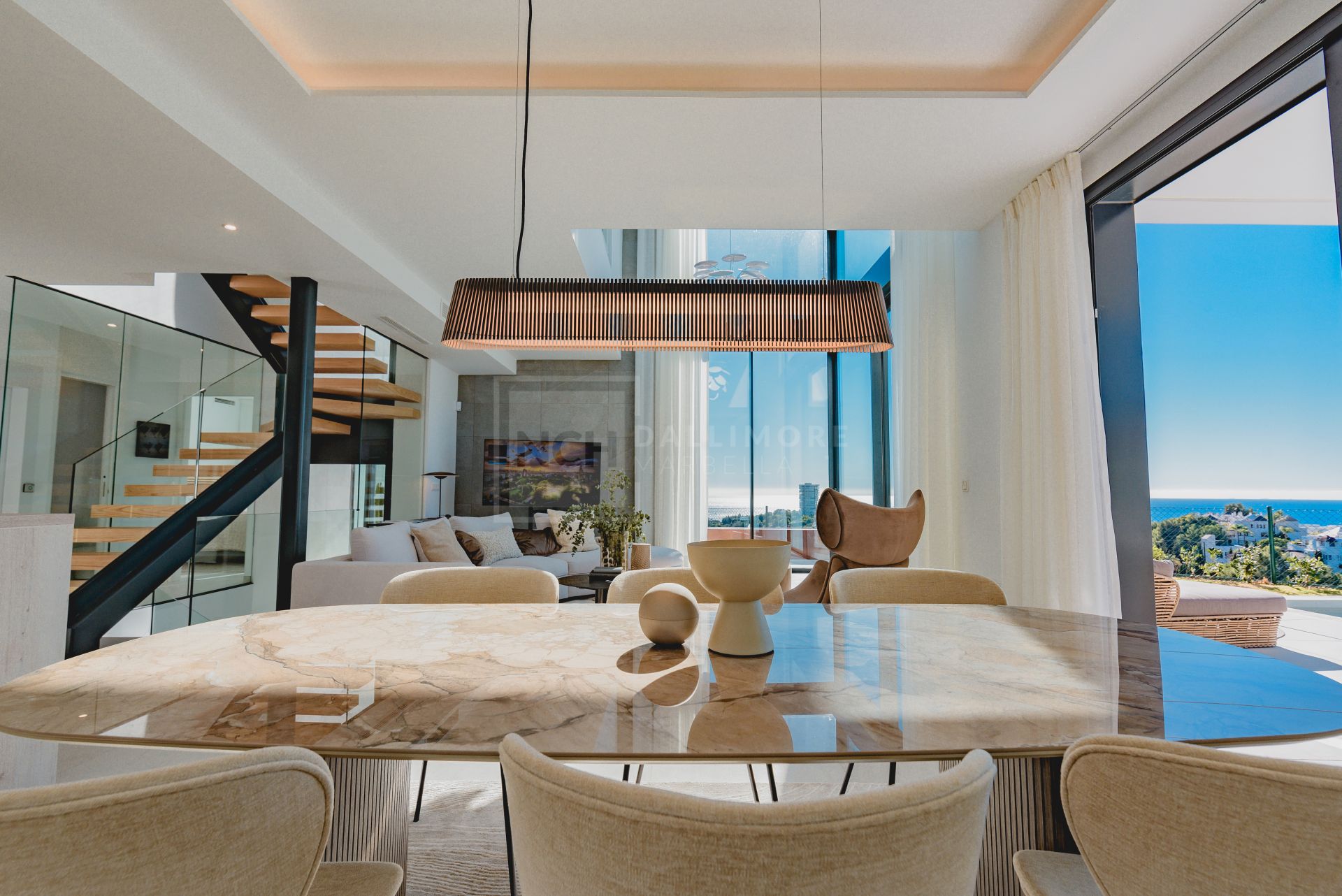 IMPRESIONANTES VILLAS ADOSADAS DE 4 Y 5 DORMITORIOS CON PISCINAS PRIVADAS Y VISTAS AL MAR EN MARBELLA ESTE