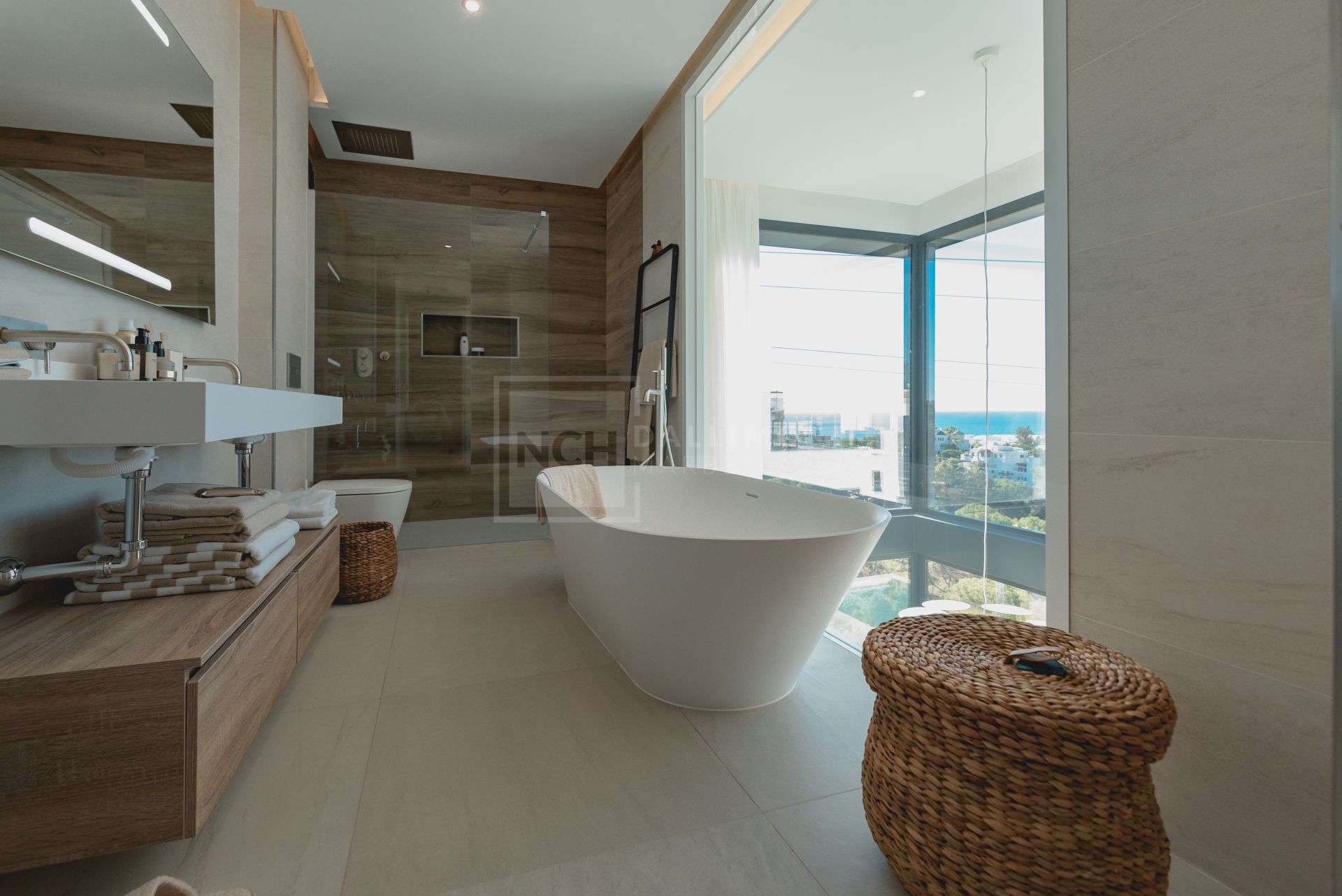 IMPRESIONANTES VILLAS ADOSADAS DE 4 Y 5 DORMITORIOS CON PISCINAS PRIVADAS Y VISTAS AL MAR EN MARBELLA ESTE