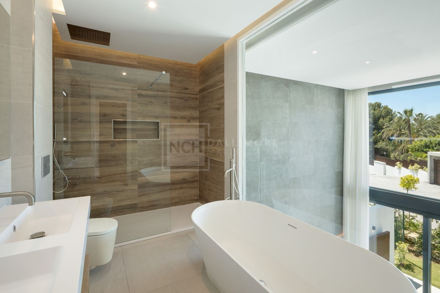 CONTEMPORARY 4 & 5 BED HOMES WITH ROOFTOP POOLS IN EXCLUSIVE RÍO REAL SETTING