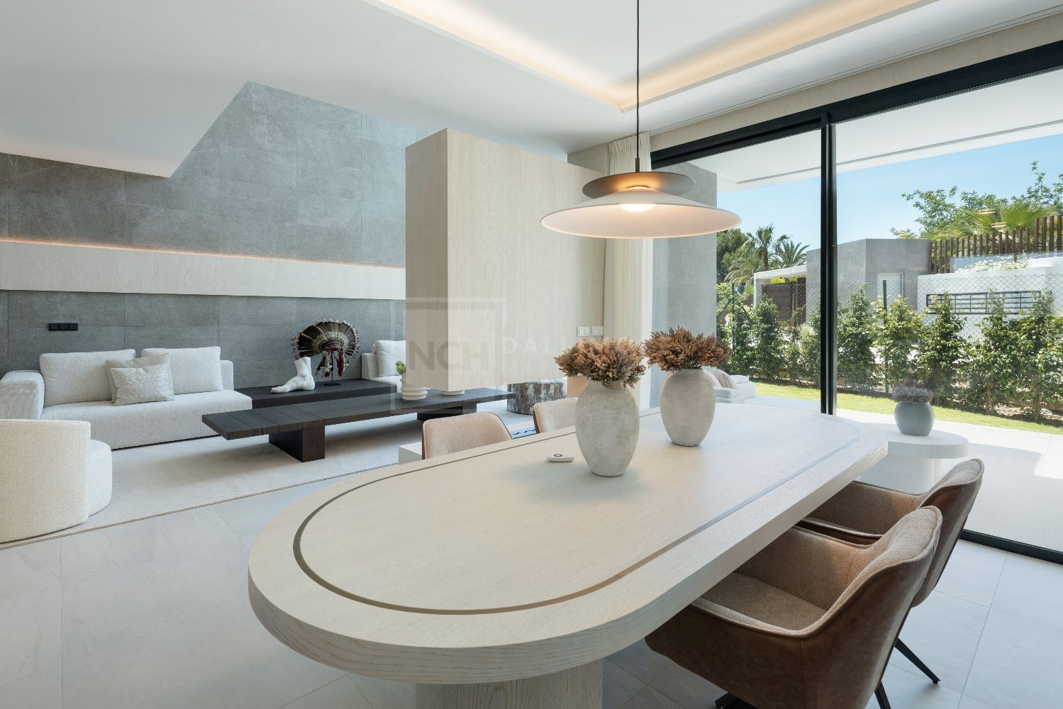 CONTEMPORARY 4 & 5 BED HOMES WITH ROOFTOP POOLS IN EXCLUSIVE RÍO REAL SETTING