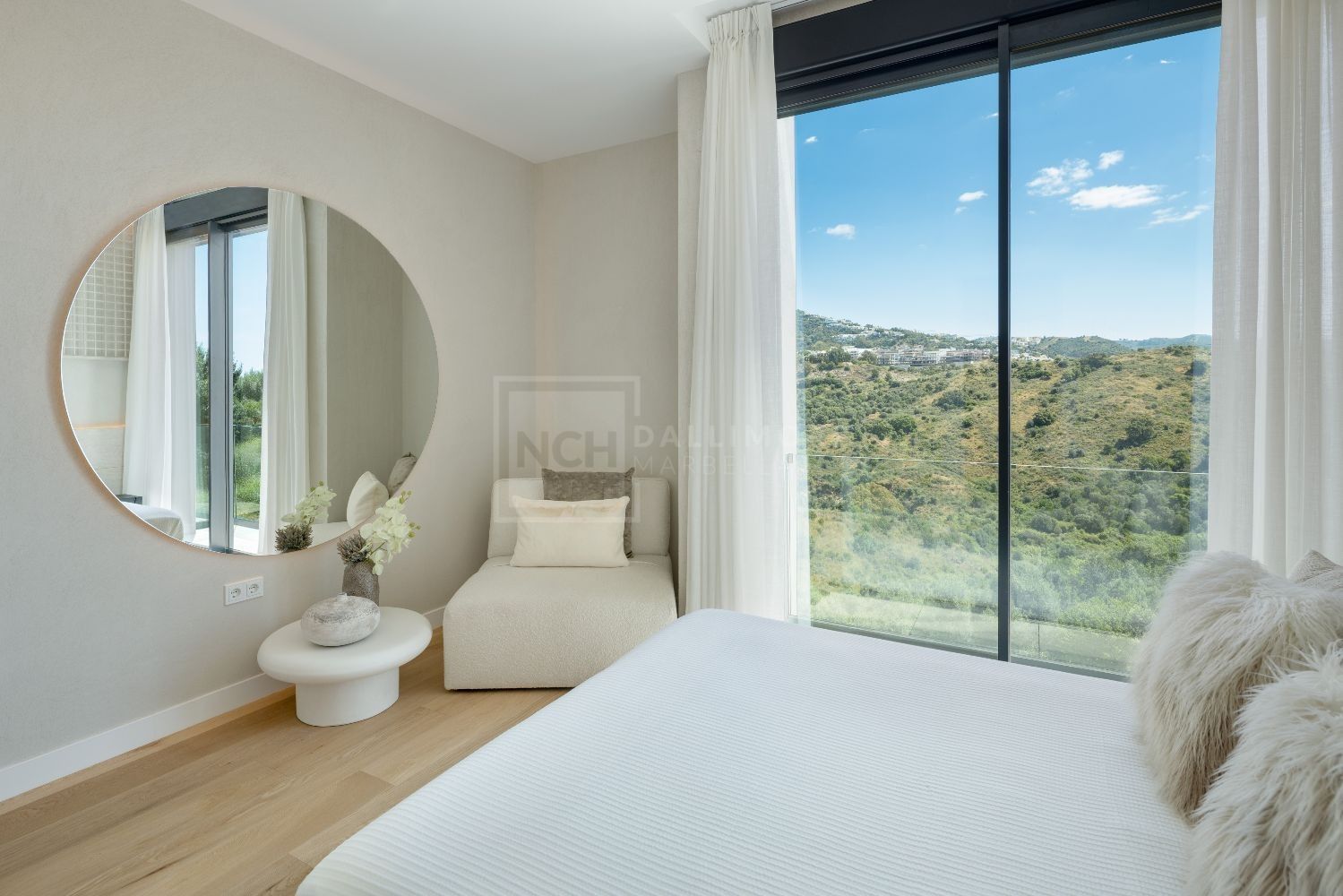 CONTEMPORARY 4 & 5 BED HOMES WITH ROOFTOP POOLS IN EXCLUSIVE RÍO REAL SETTING