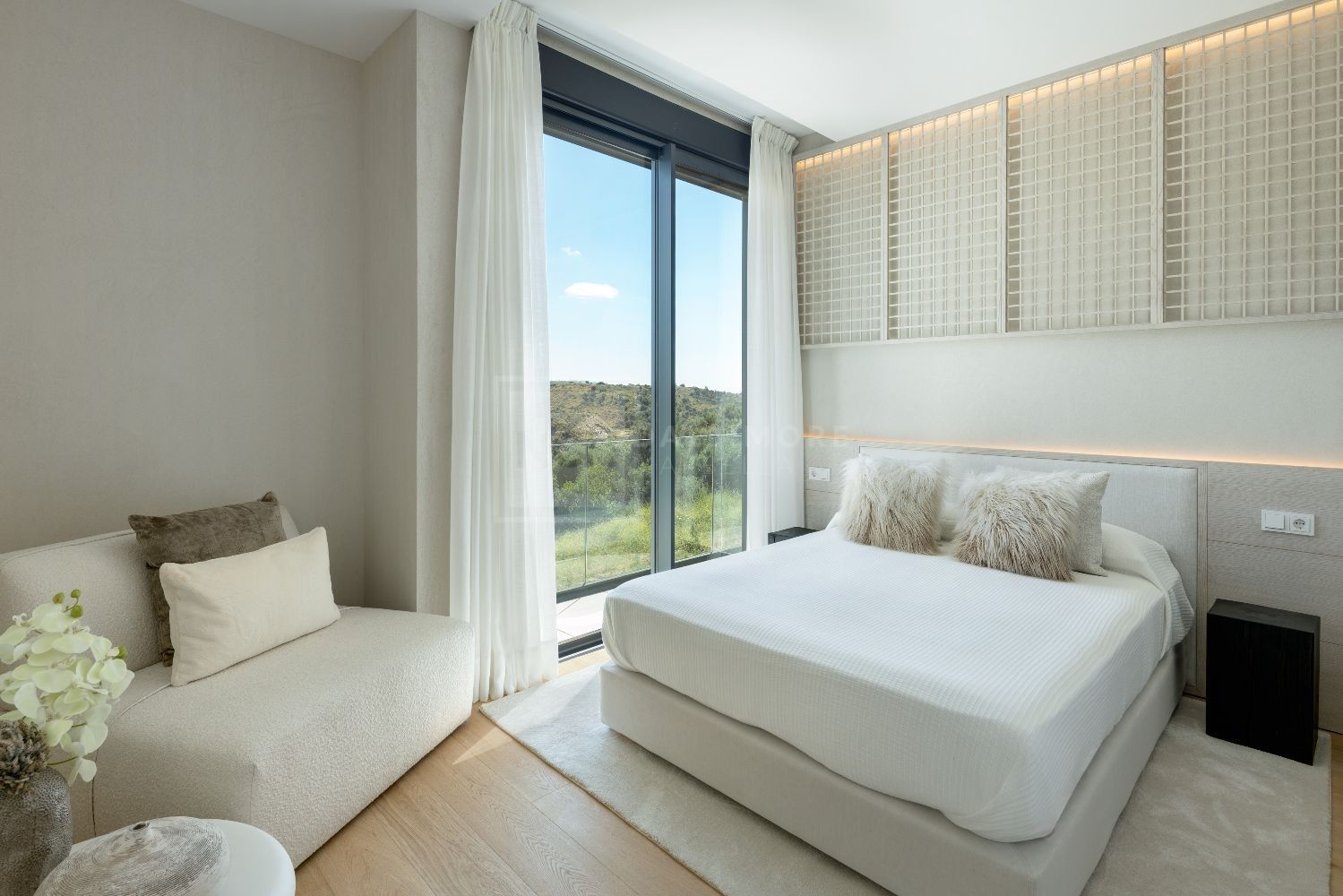 CONTEMPORARY 4 & 5 BED HOMES WITH ROOFTOP POOLS IN EXCLUSIVE RÍO REAL SETTING