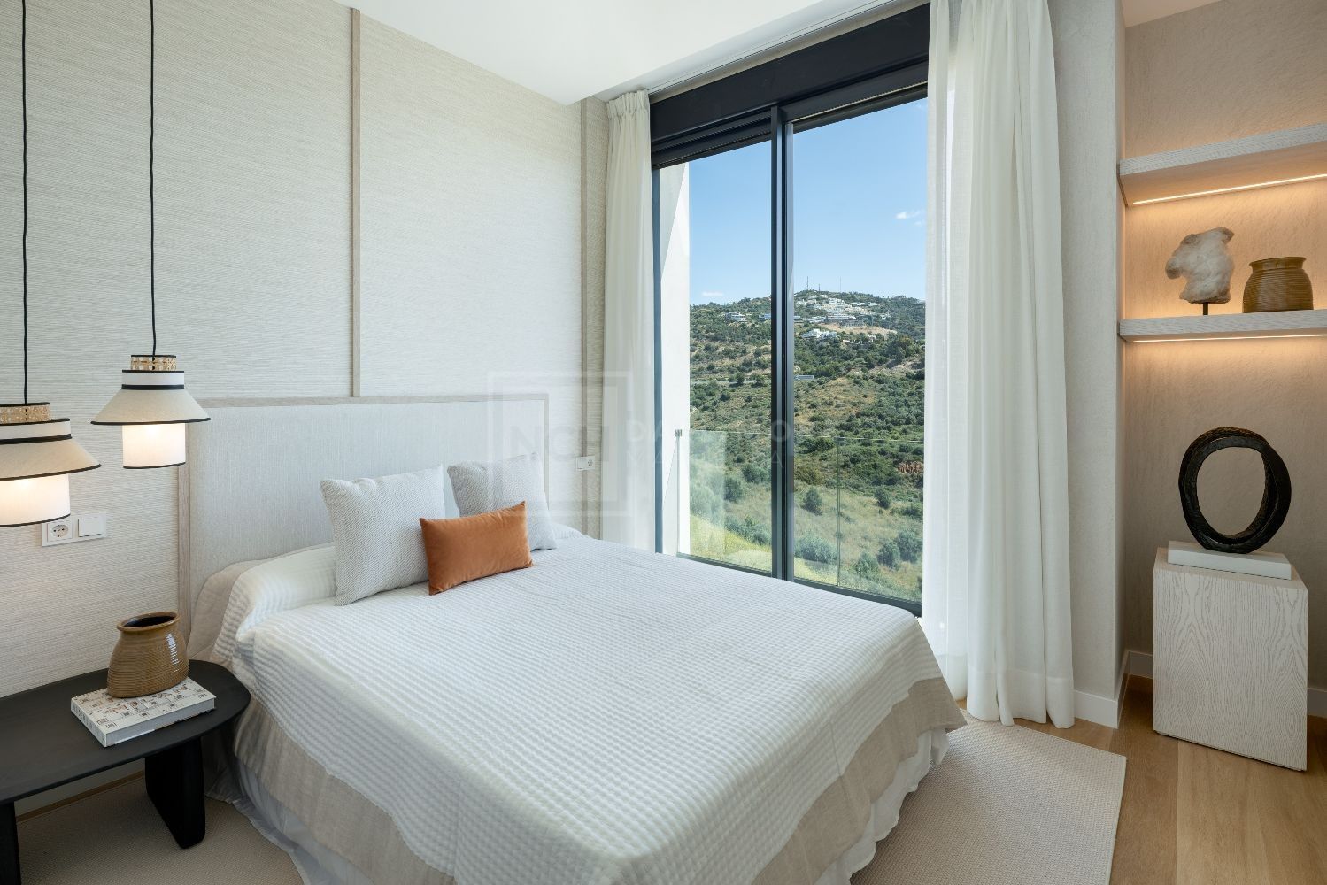 CONTEMPORARY 4 & 5 BED HOMES WITH ROOFTOP POOLS IN EXCLUSIVE RÍO REAL SETTING