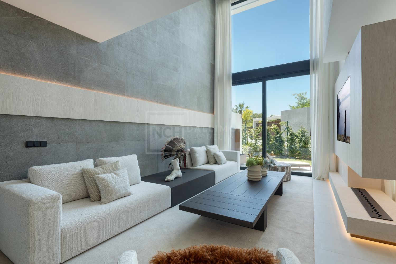 CONTEMPORARY 4 & 5 BED HOMES WITH ROOFTOP POOLS IN EXCLUSIVE RÍO REAL SETTING