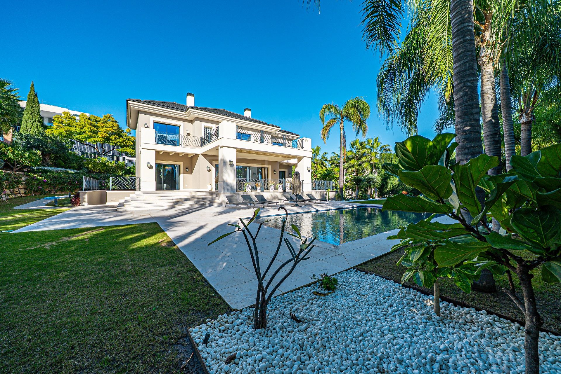 LUXURY VILLA LOCATED IN LOS FLAMINGODS